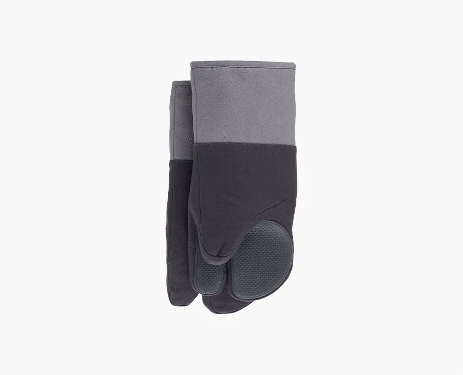 joseph-joseph-pinch-easy-grip-set-of-2-grey-oven-gloves image 1