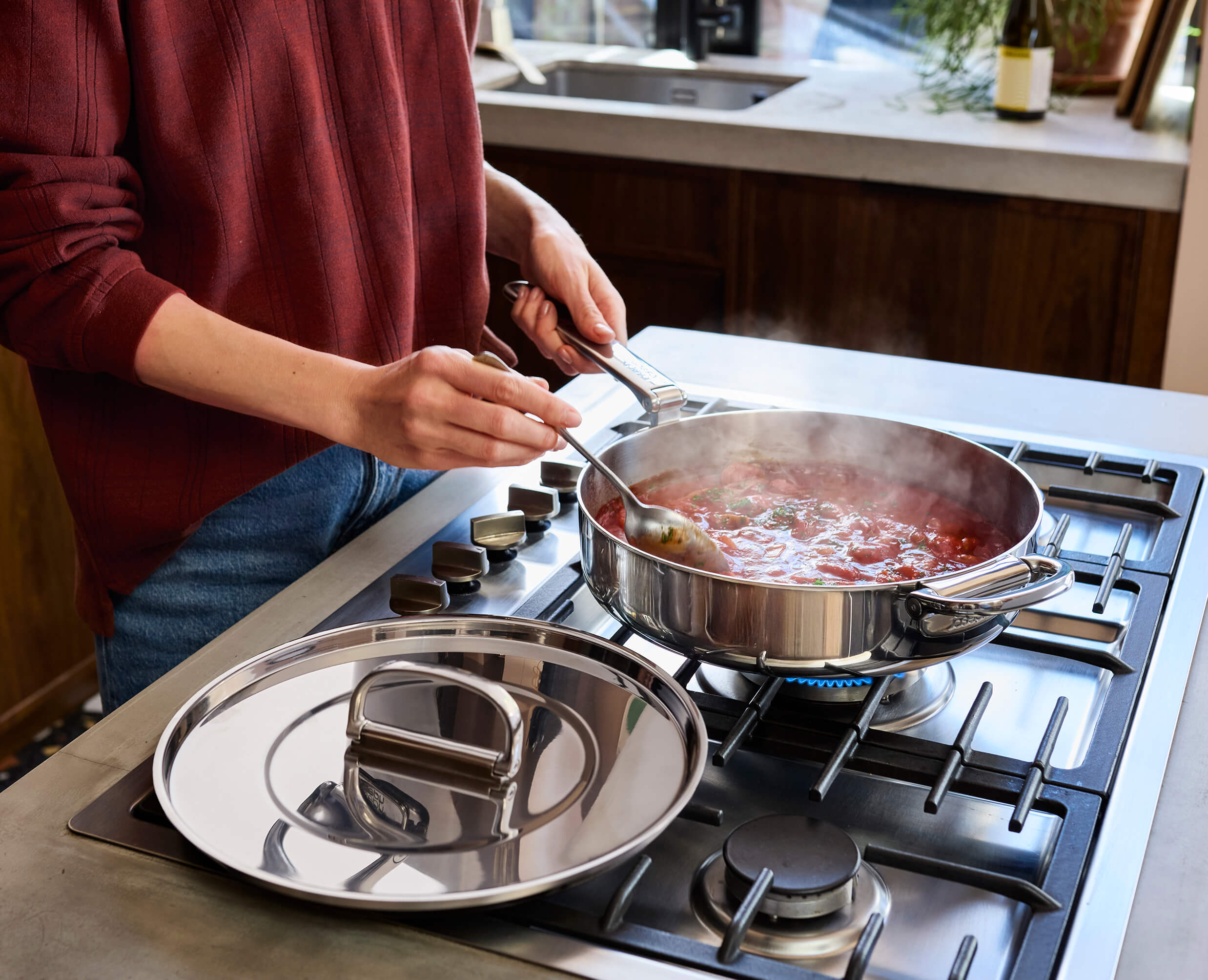 joseph-joseph-space-steel-folding-handle-28cm-saute-pan-lid image 3