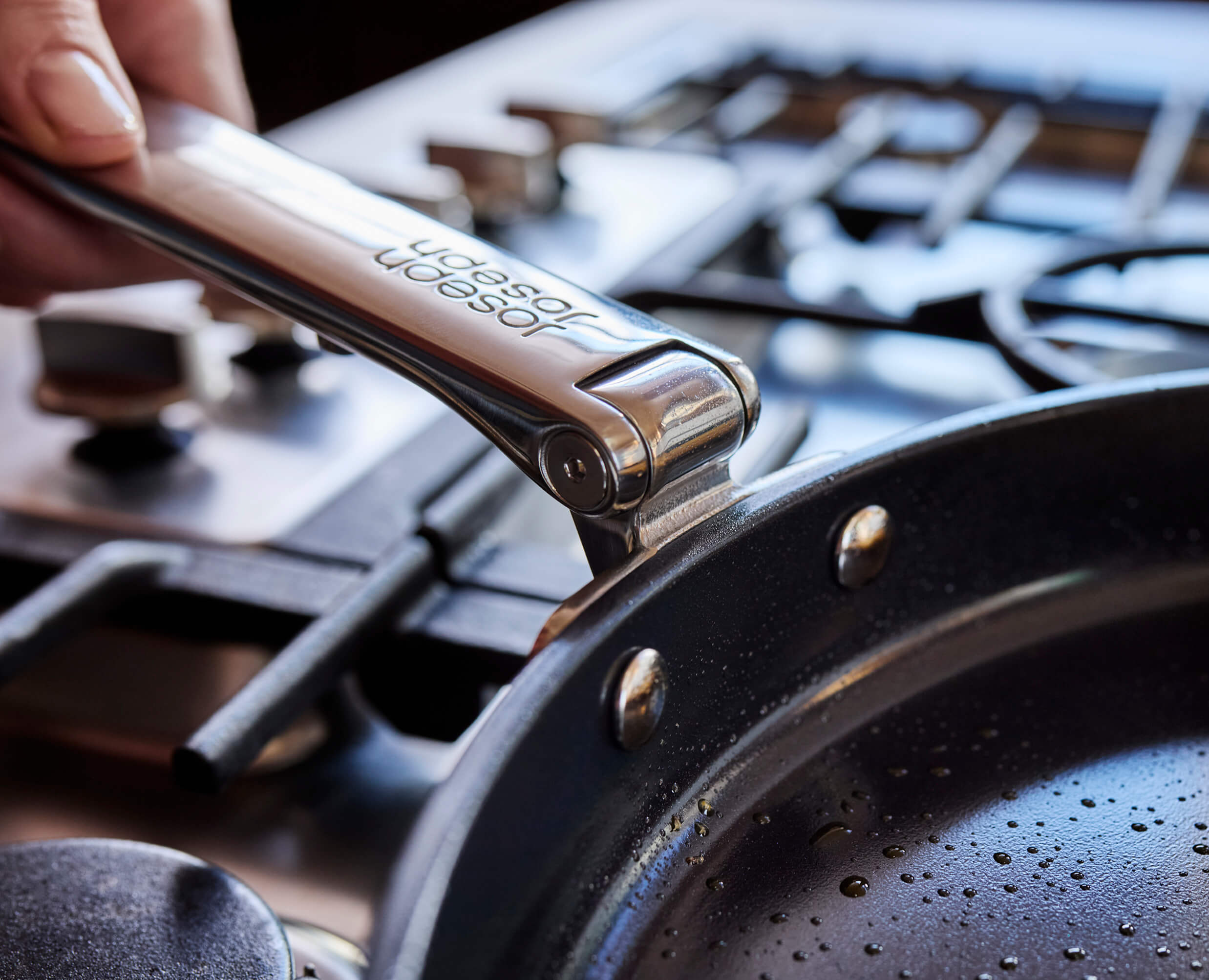joseph-joseph-space-30cm-non-stick-ceramic-shallow-frying-pan-with-folding-handl image 5