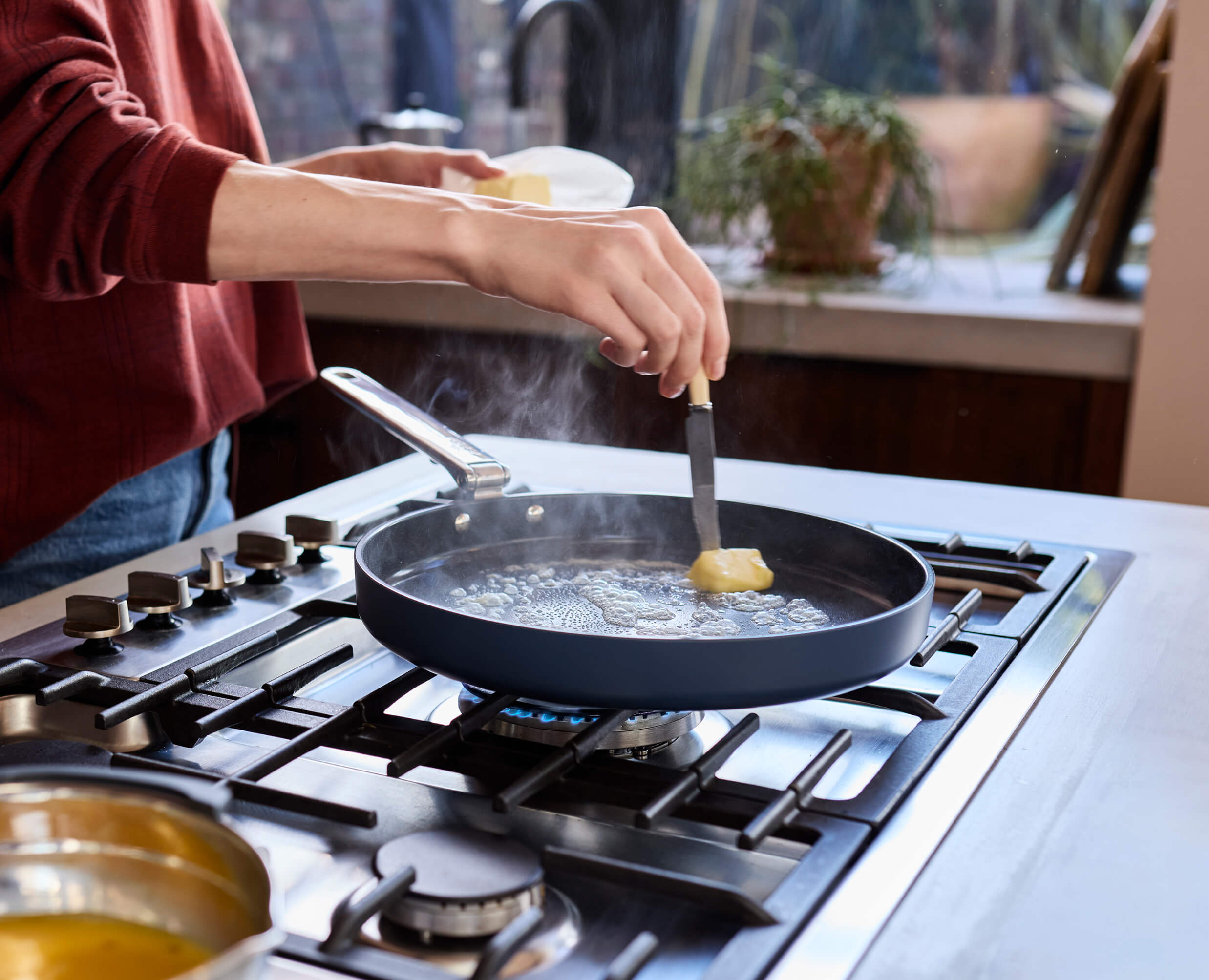 joseph-joseph-space-30cm-non-stick-ceramic-shallow-frying-pan-with-folding-handl image 4