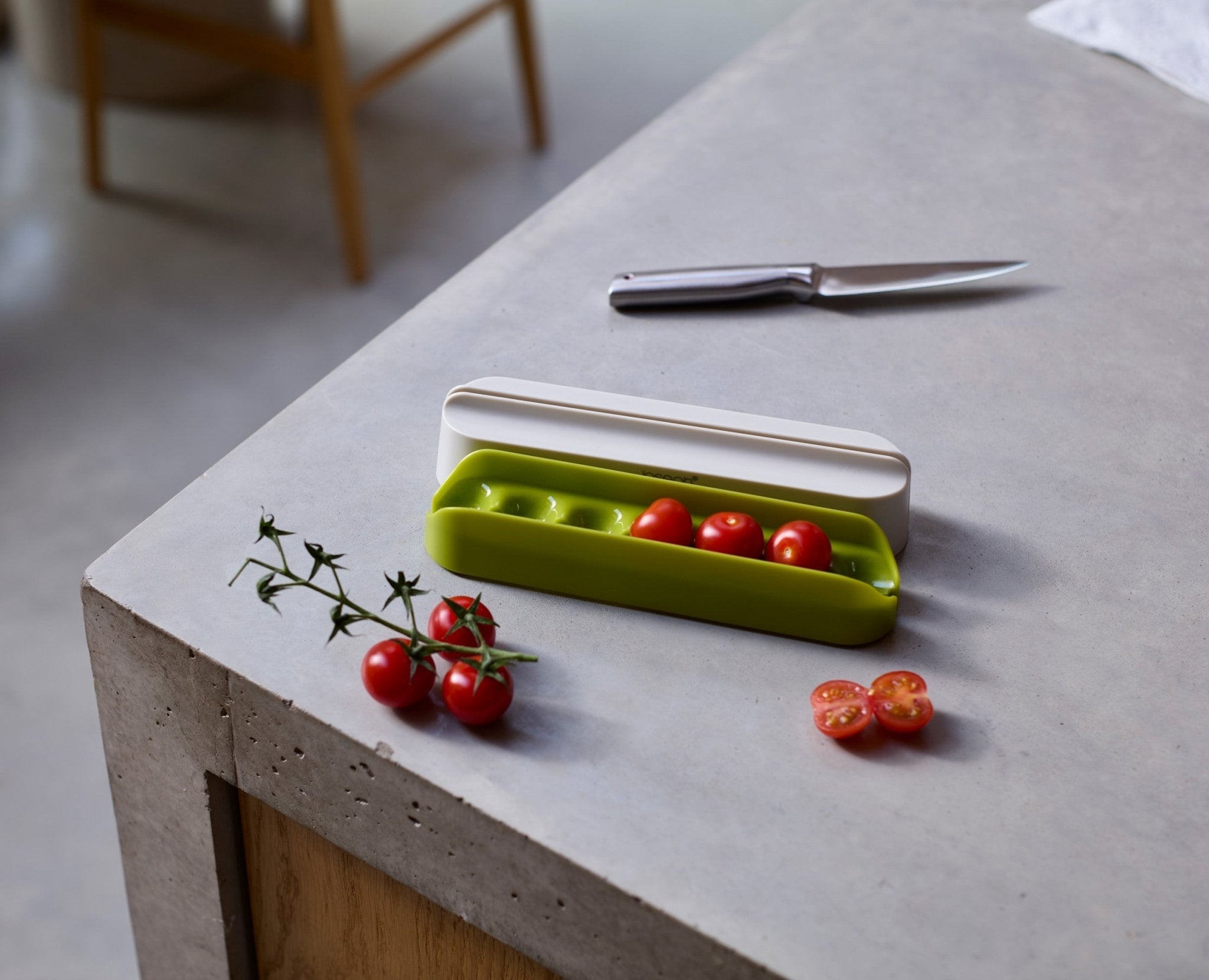joseph-joseph-halve-it-food-slicing-tool-safely-halve-grapes-cherry-tomatoes-in- image 2