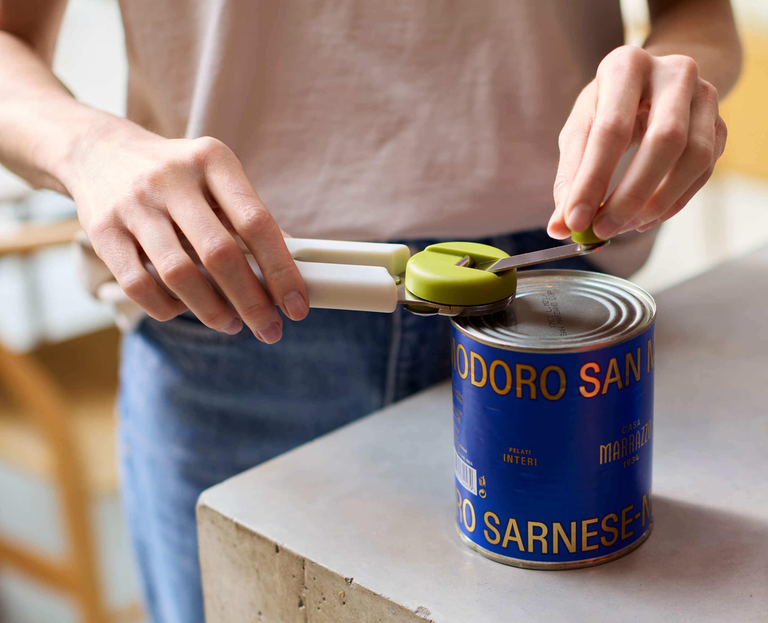 joseph-joseph-goround-easy-open-can-opener-ergonomic-safety-cutting-mechanism image 3