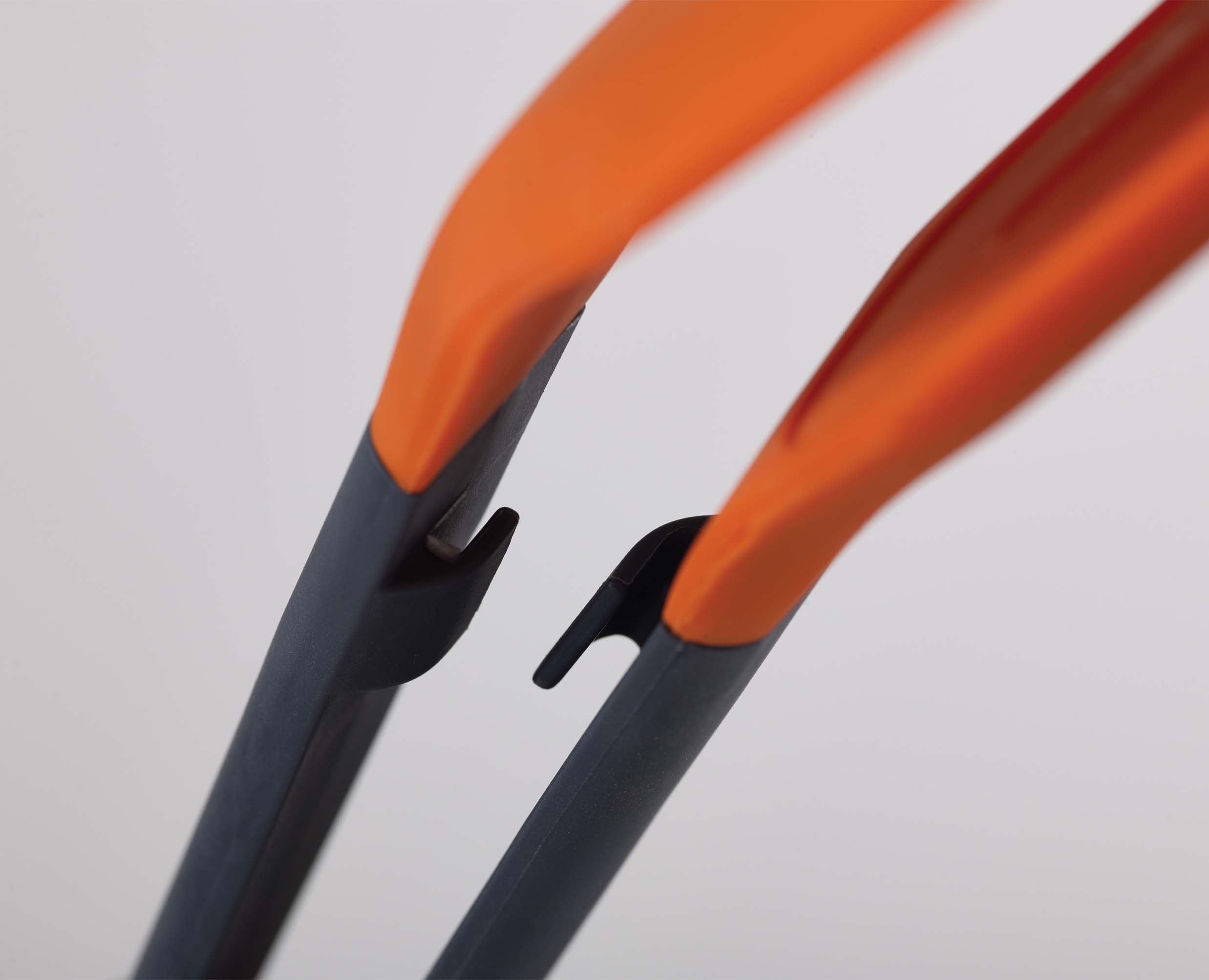 joseph-joseph-turner-tongs-with-silicone-tips-for-non-stick-cookware image 4
