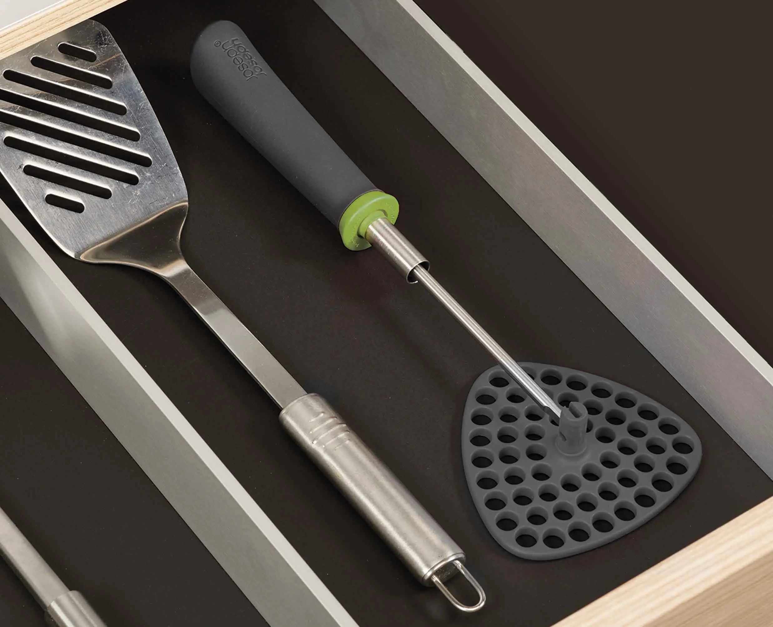 joseph-joseph-delta-green-potato-masher-folding-non-slip-comfort-grip image 5