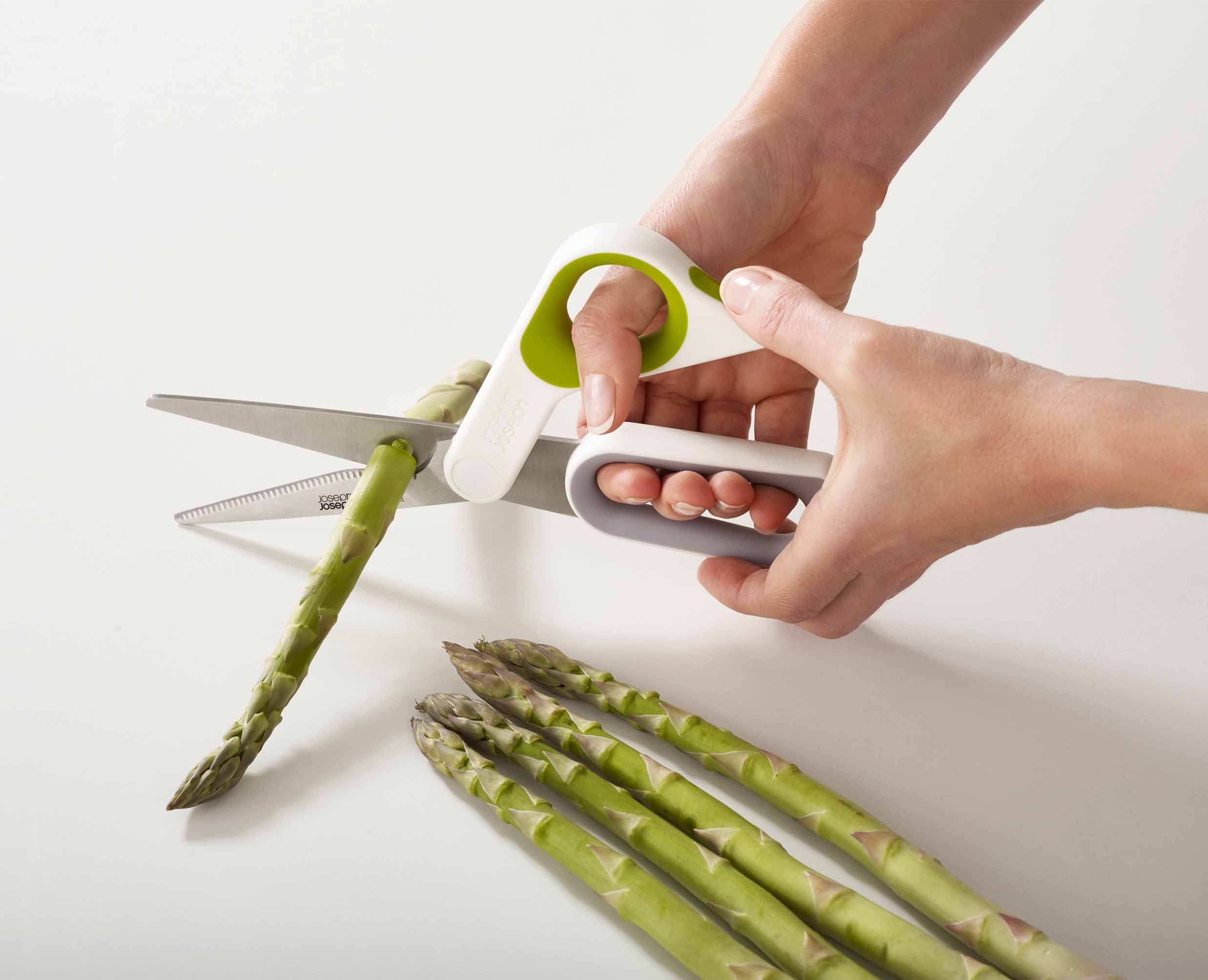 joseph-joseph-powergrip-green-kitchen-scissors-multi-purpose-with-japanese-stain image 5