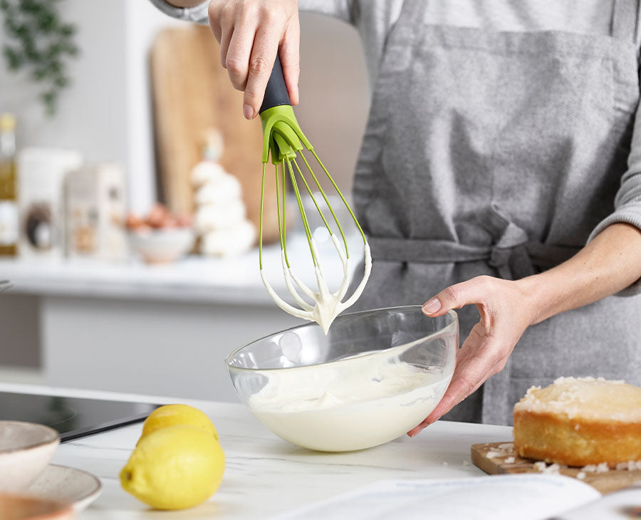 joseph-joseph-twist-2-in-1-whisk-green-balloon-flat-whisk-combo image 2