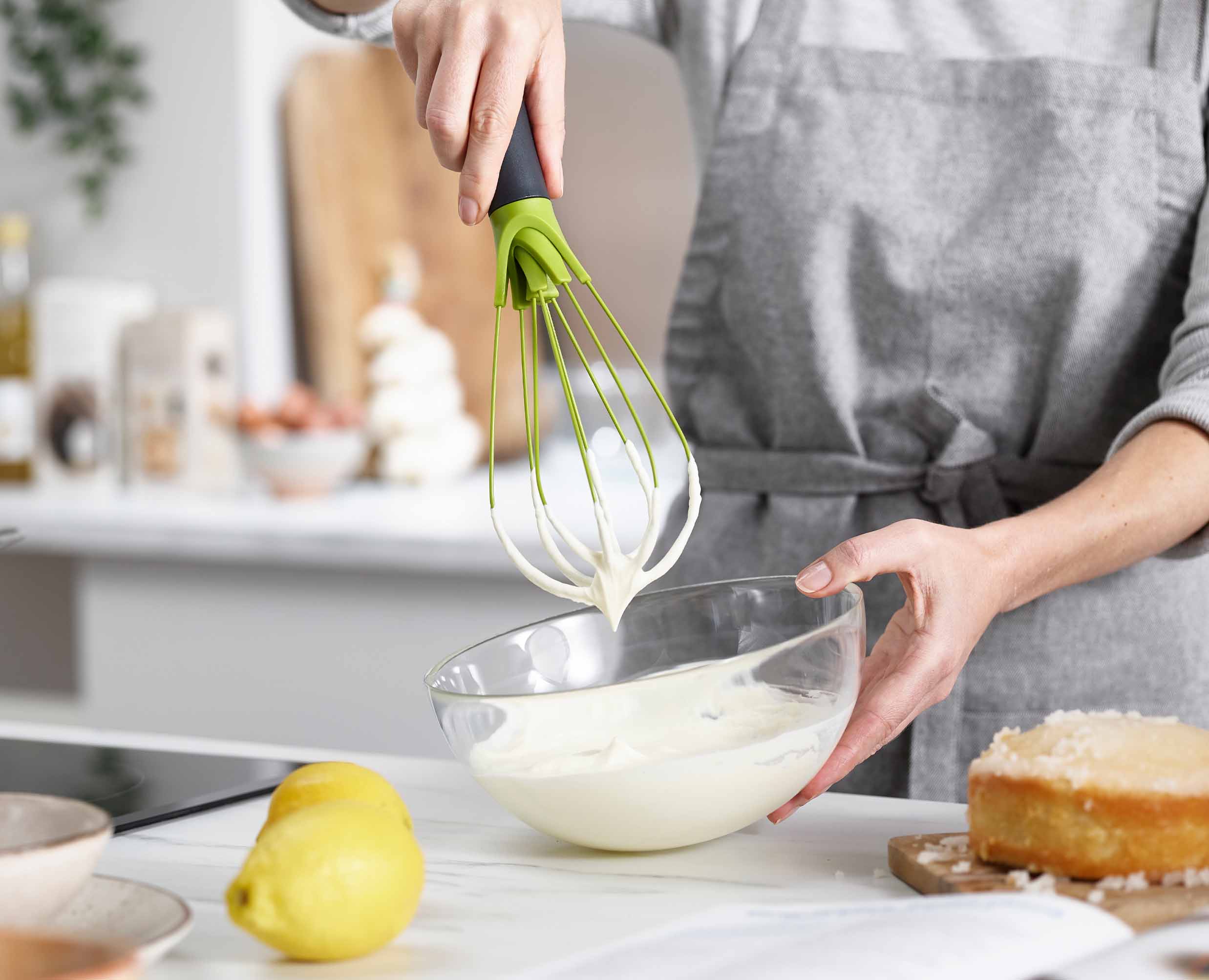 joseph-joseph-twist-2-in-1-whisk-green-balloon-flat-whisk-combo image 3