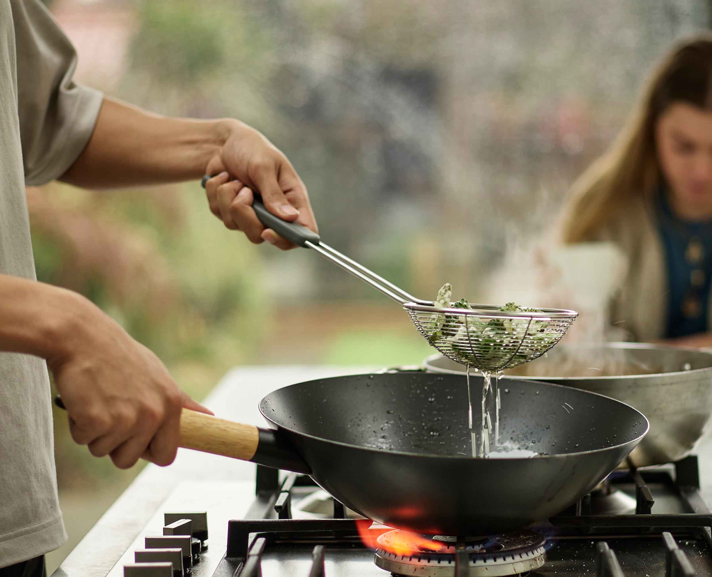 joseph-joseph-nest-fusion-3-piece-black-wok-utensil-set-with-space-saving-handle image 5