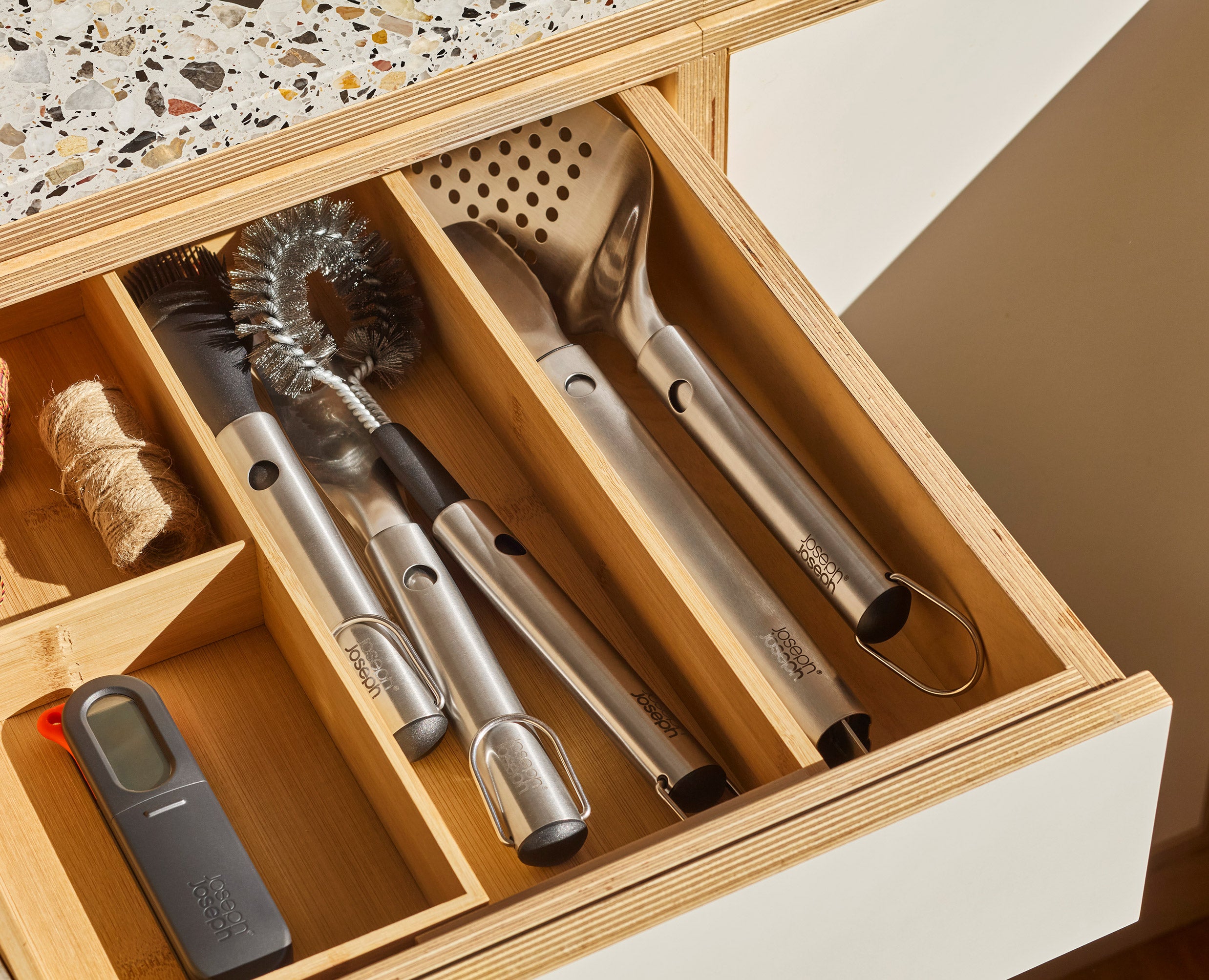 joseph-joseph-grillout-6-piece-bbq-utensil-set-with-extending-handles image 5