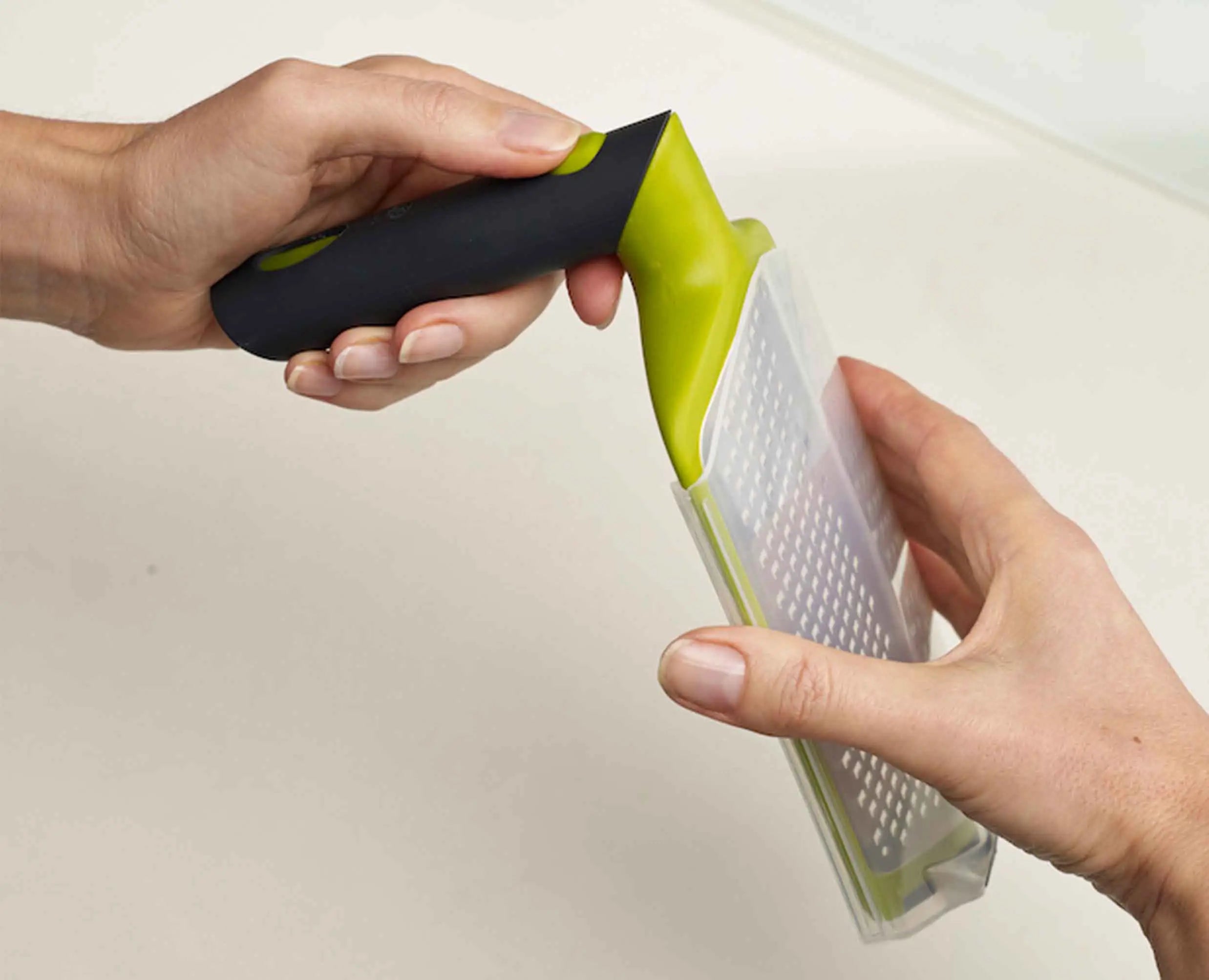 joseph-joseph-twist-grater-with-coarse-fine-extra-coarse-ribbon-blades-2-in-1-du image 5