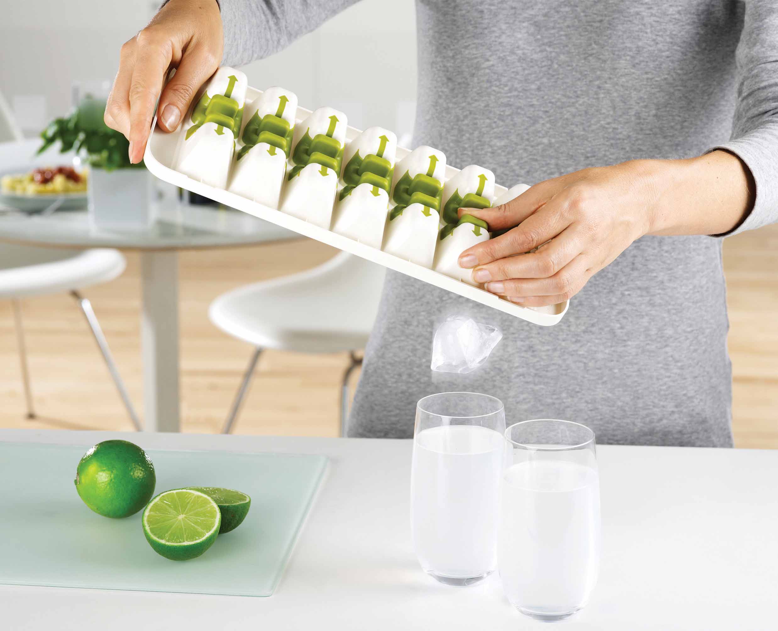 joseph-joseph-quicksnap-plus-green-ice-cube-tray-with-one-cube-release-switch-an image 3