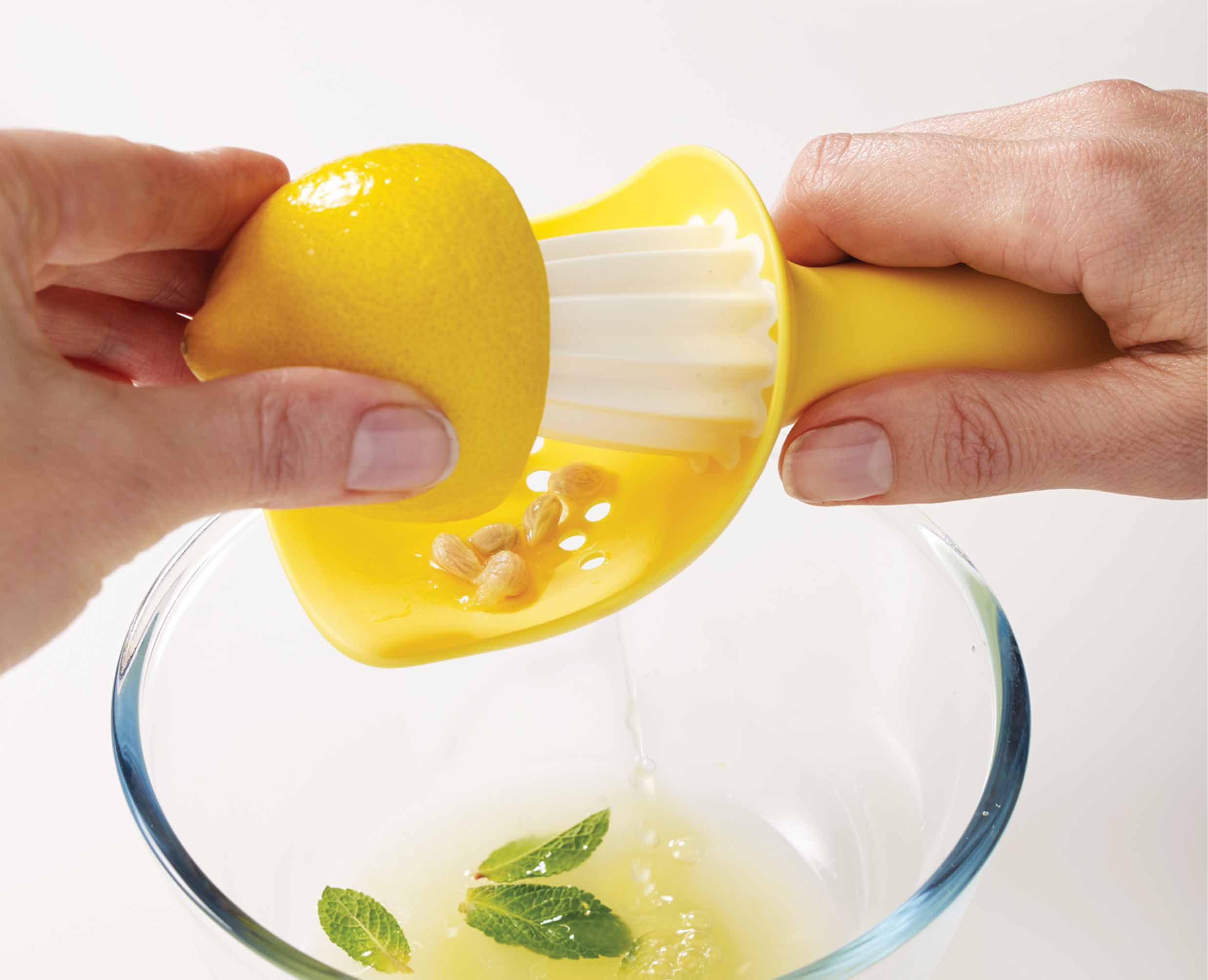 joseph-joseph-catcher-yellow-citrus-reamer image 4