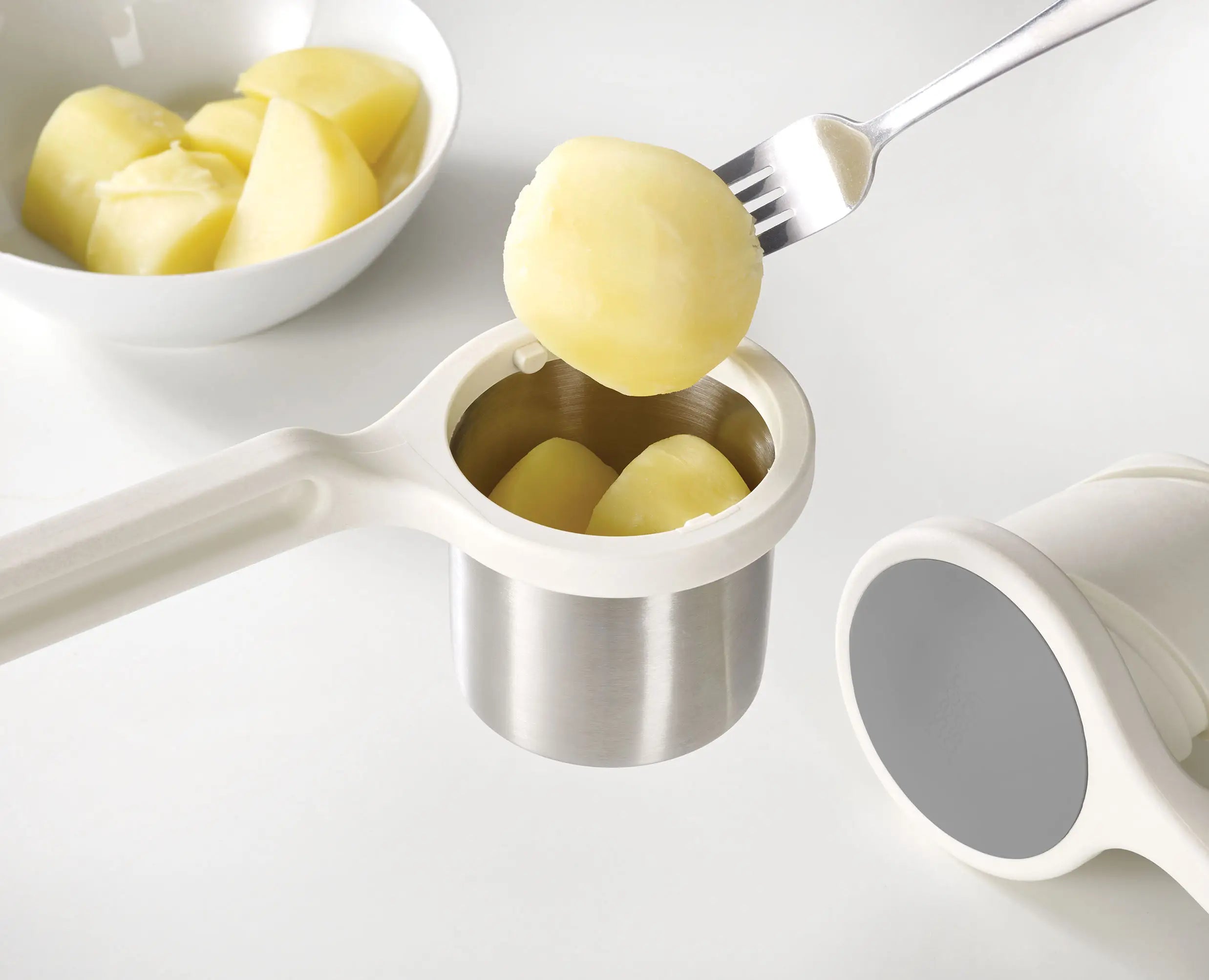 joseph-joseph-helix-white-potato-ricer image 4