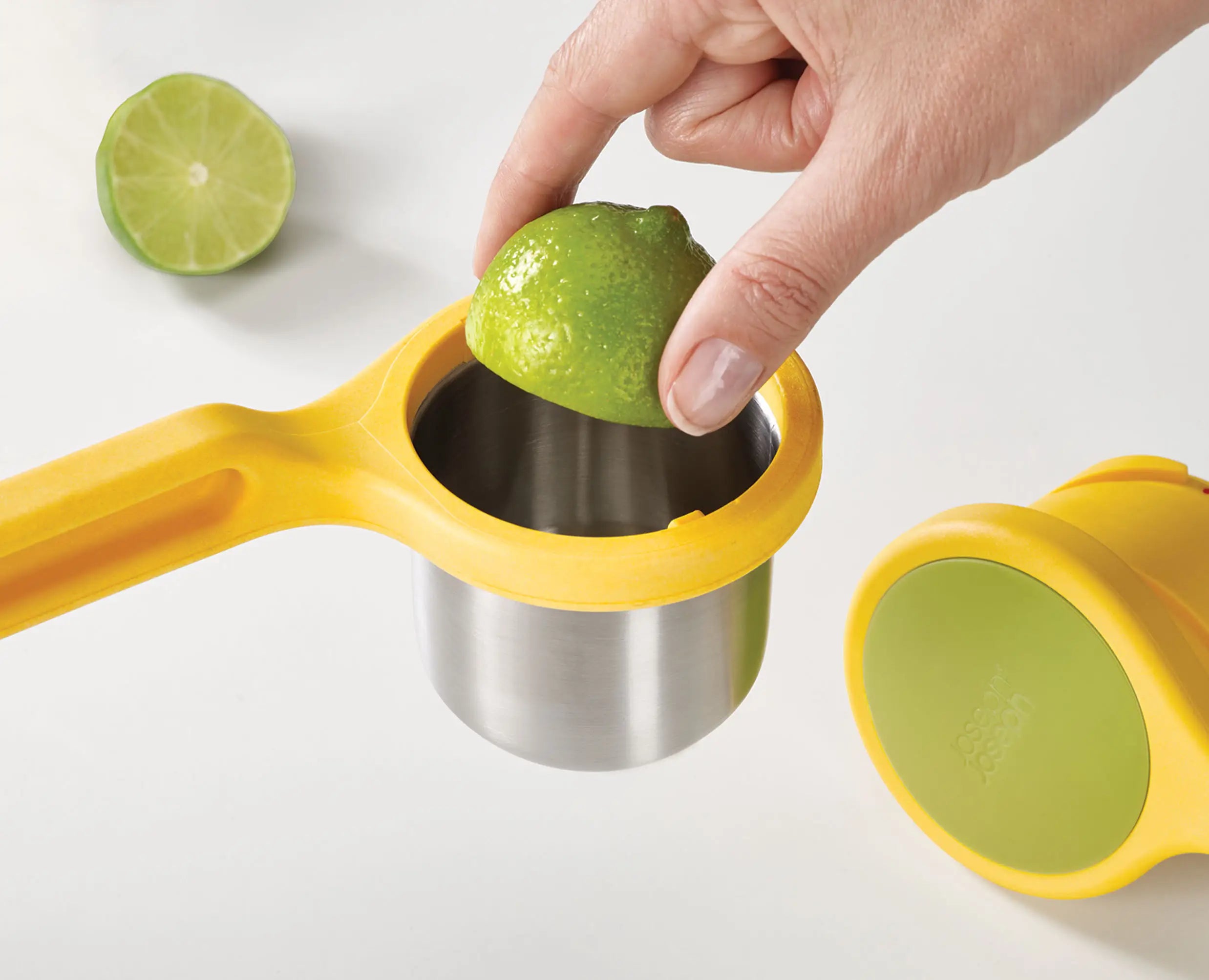 joseph-joseph-helix-yellow-citrus-juicer-twist-action-stainless-steel-easy-clean image 4