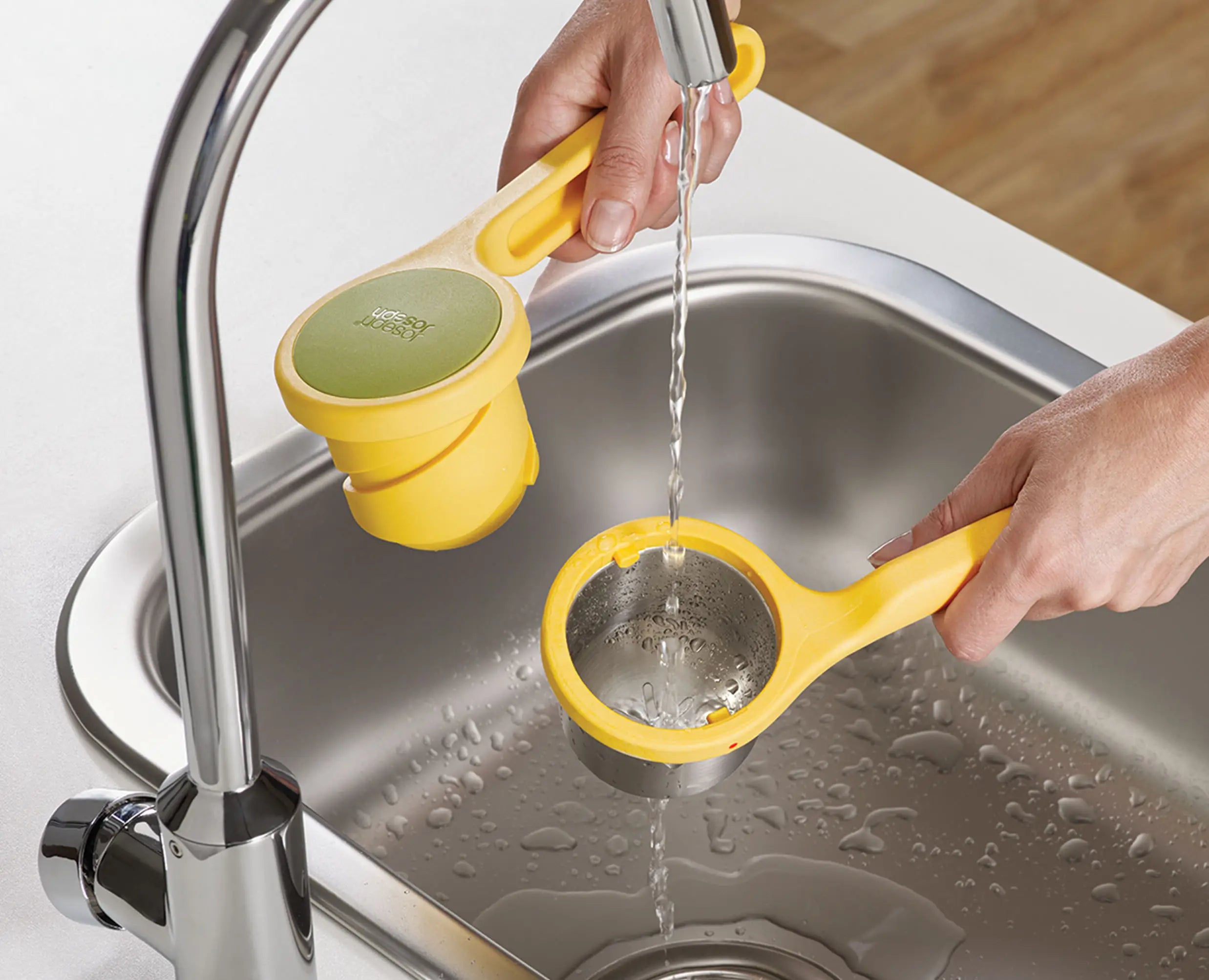 joseph-joseph-helix-yellow-citrus-juicer-twist-action-stainless-steel-easy-clean image 5