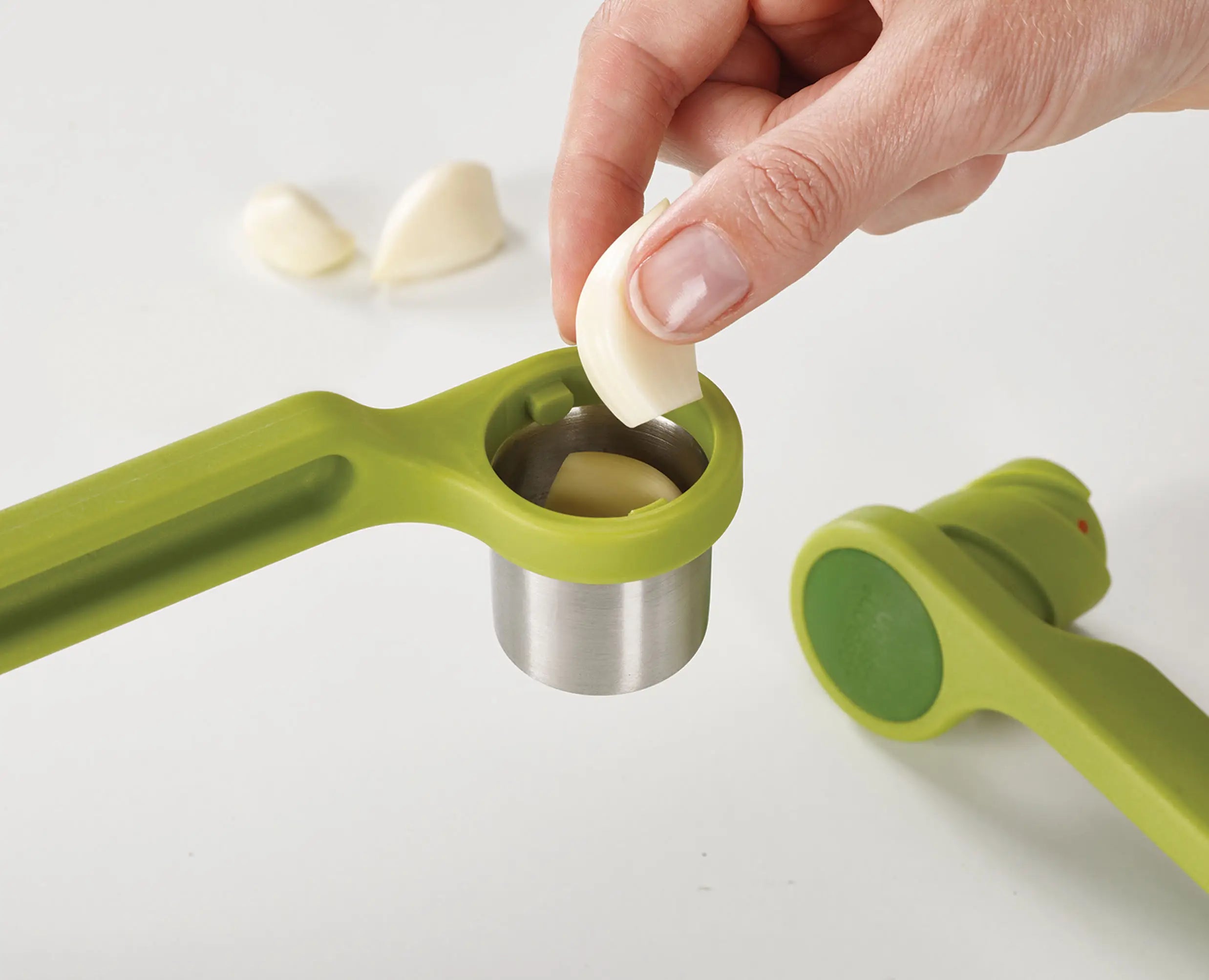 joseph-joseph-helix-green-garlic-press-stainless-steel-nylon-twist-design image 4