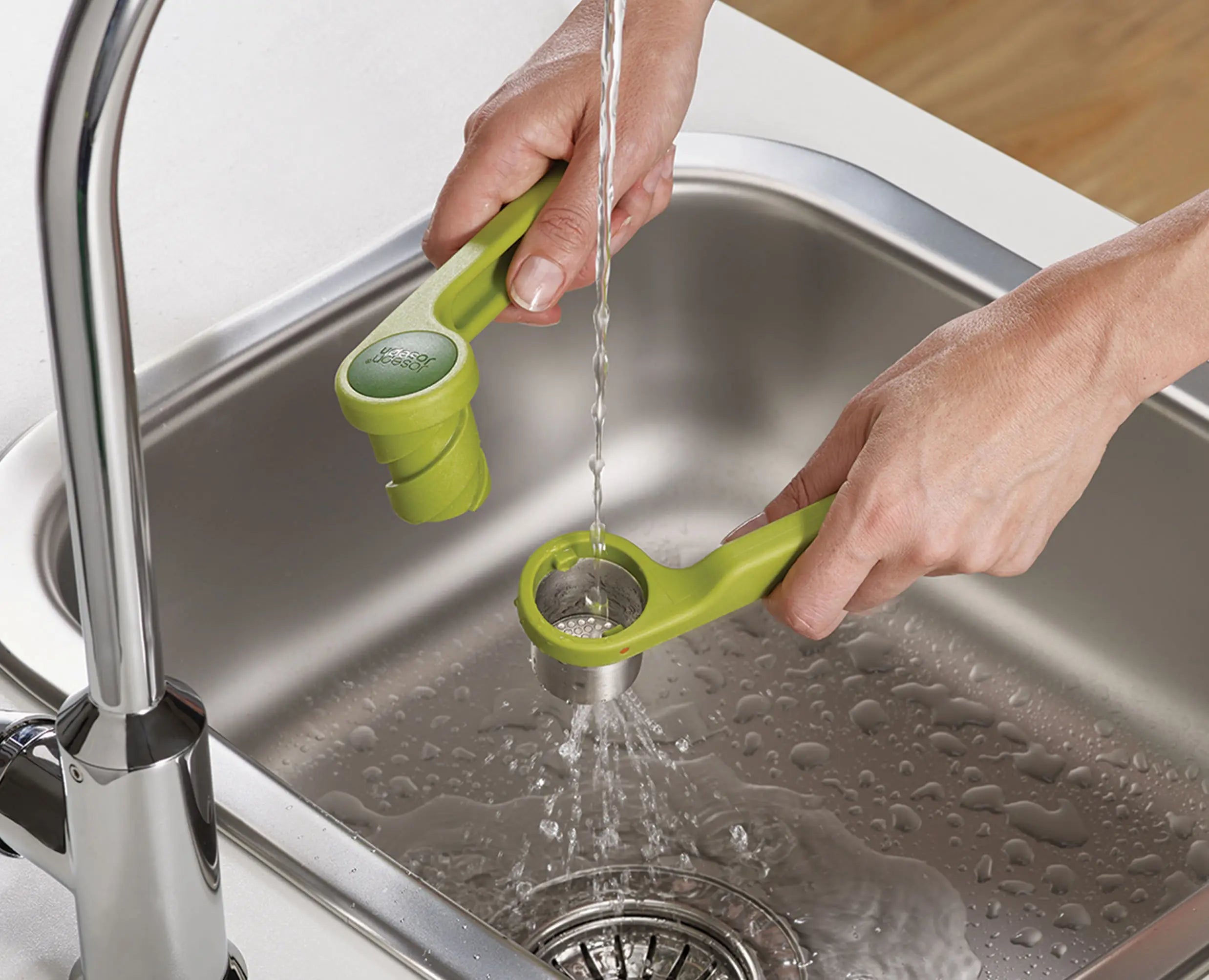 joseph-joseph-helix-green-garlic-press-stainless-steel-nylon-twist-design image 5