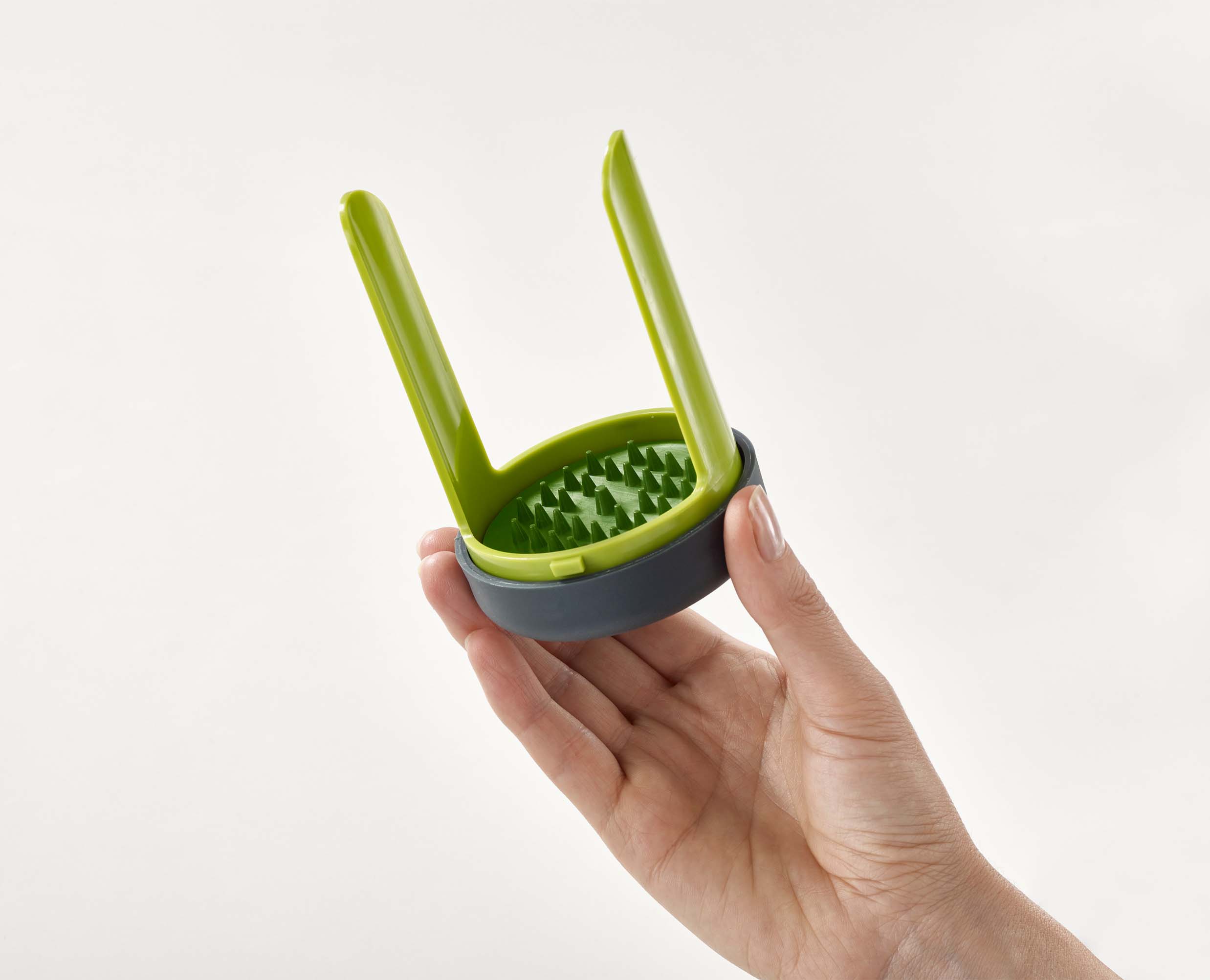 joseph-joseph-spiro-green-hand-held-spiralizer-self-containing-with-coarse-fine- image 6