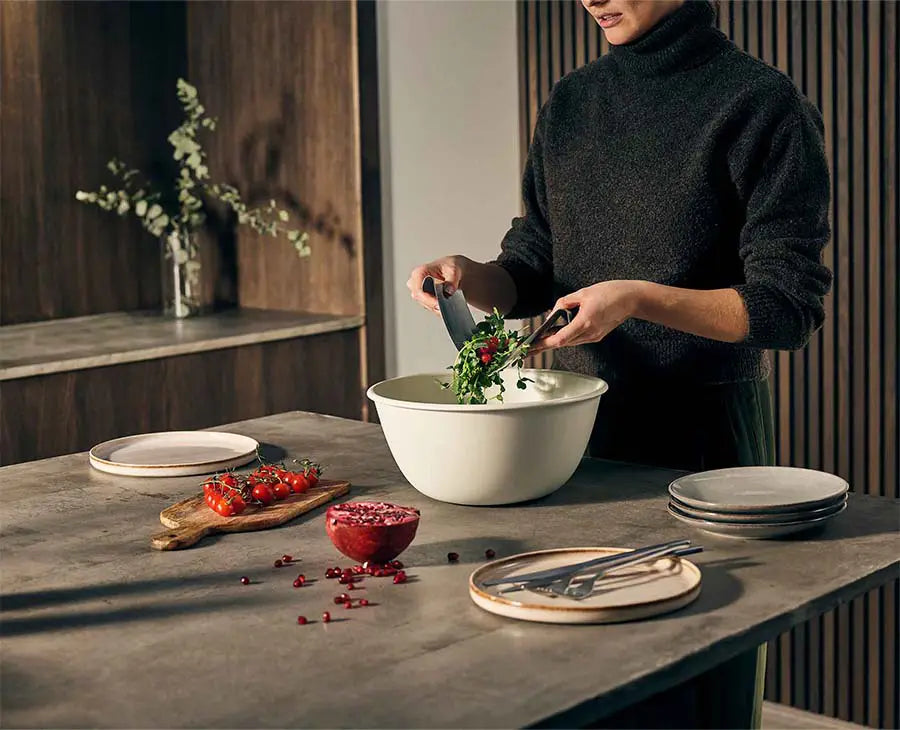 joseph-joseph-uno-salad-bowl-servers-set-with-stainless-steel-servers image 2