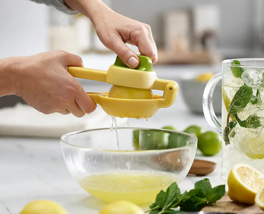 joseph-joseph-juicemax-dual-action-yellow-citrus-press-for-lemons-limes-and-smal image 2