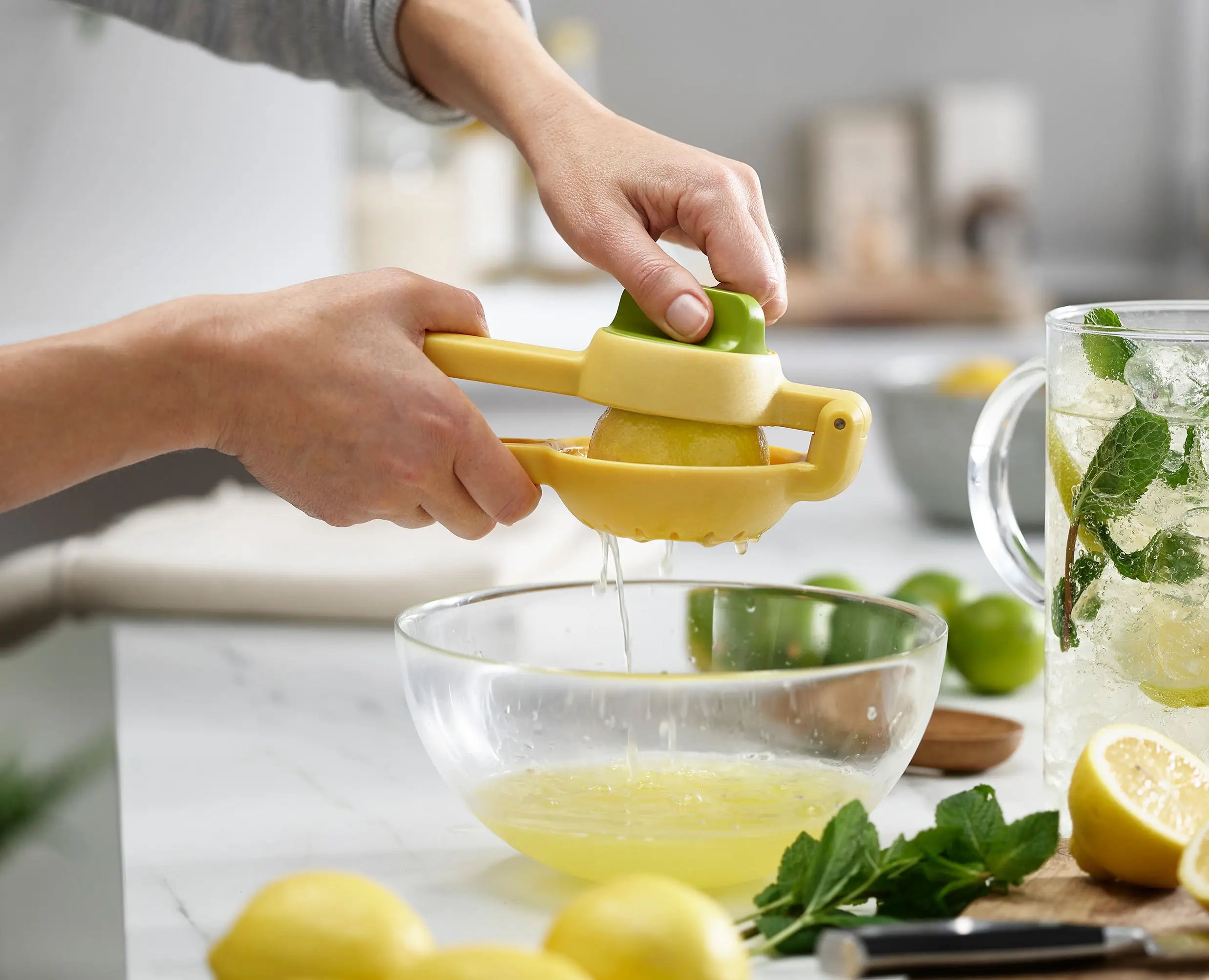 joseph-joseph-juicemax-dual-action-yellow-citrus-press-for-lemons-limes-and-smal image 3