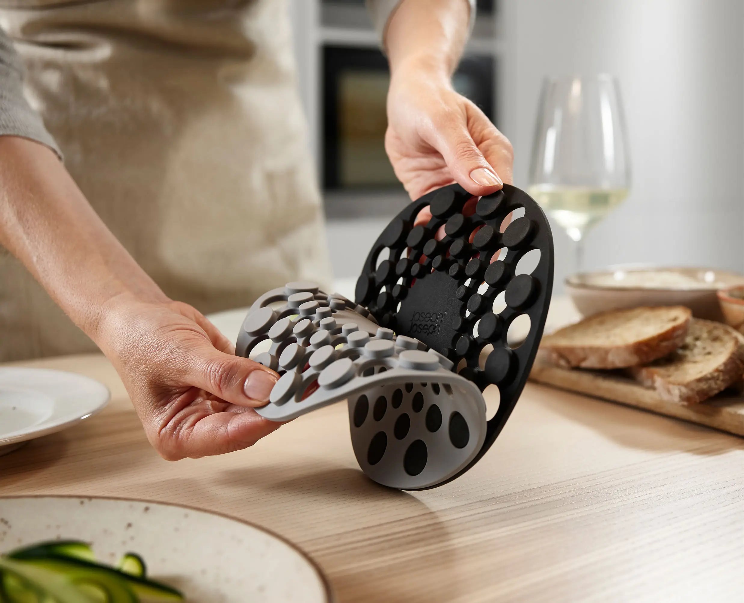 joseph-joseph-spot-on-set-of-2-grey-silicone-trivets-heat-resistant-space-saving image 4