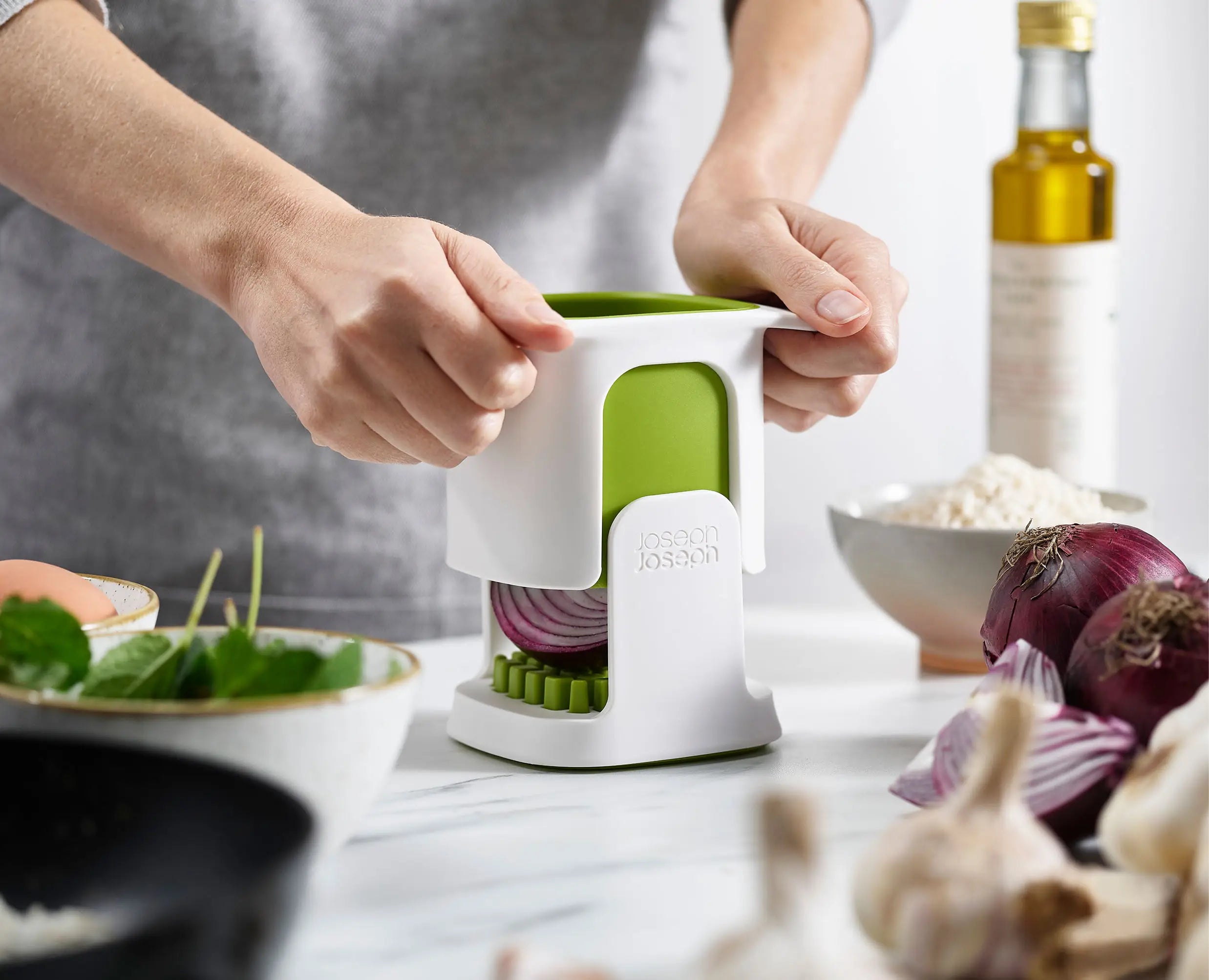 joseph-joseph-chopcup-white-vegetable-chopper image 3