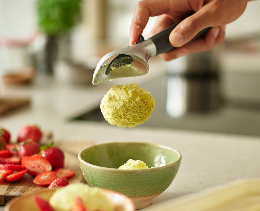 joseph-joseph-elevate-grey-ice-cream-scoop image 2