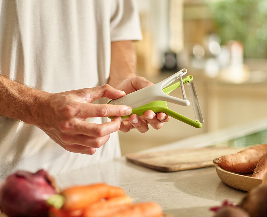 joseph-joseph-nest-peel-set-of-2-peelers-space-saving-y-shape-peelers image 2