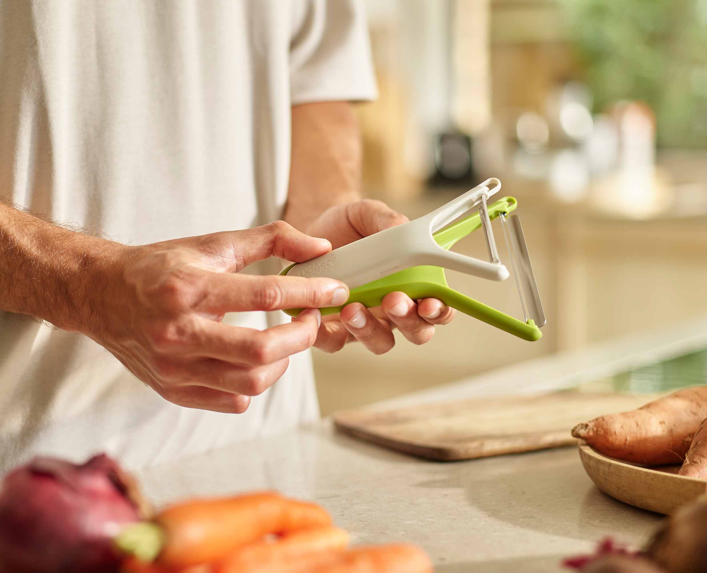 joseph-joseph-nest-peel-set-of-2-peelers-space-saving-y-shape-peelers image 3