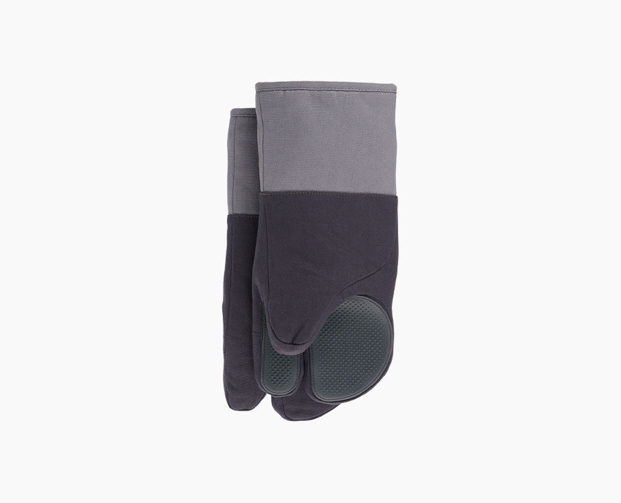joseph-joseph-pinch-easy-grip-set-of-2-grey-oven-gloves image 1