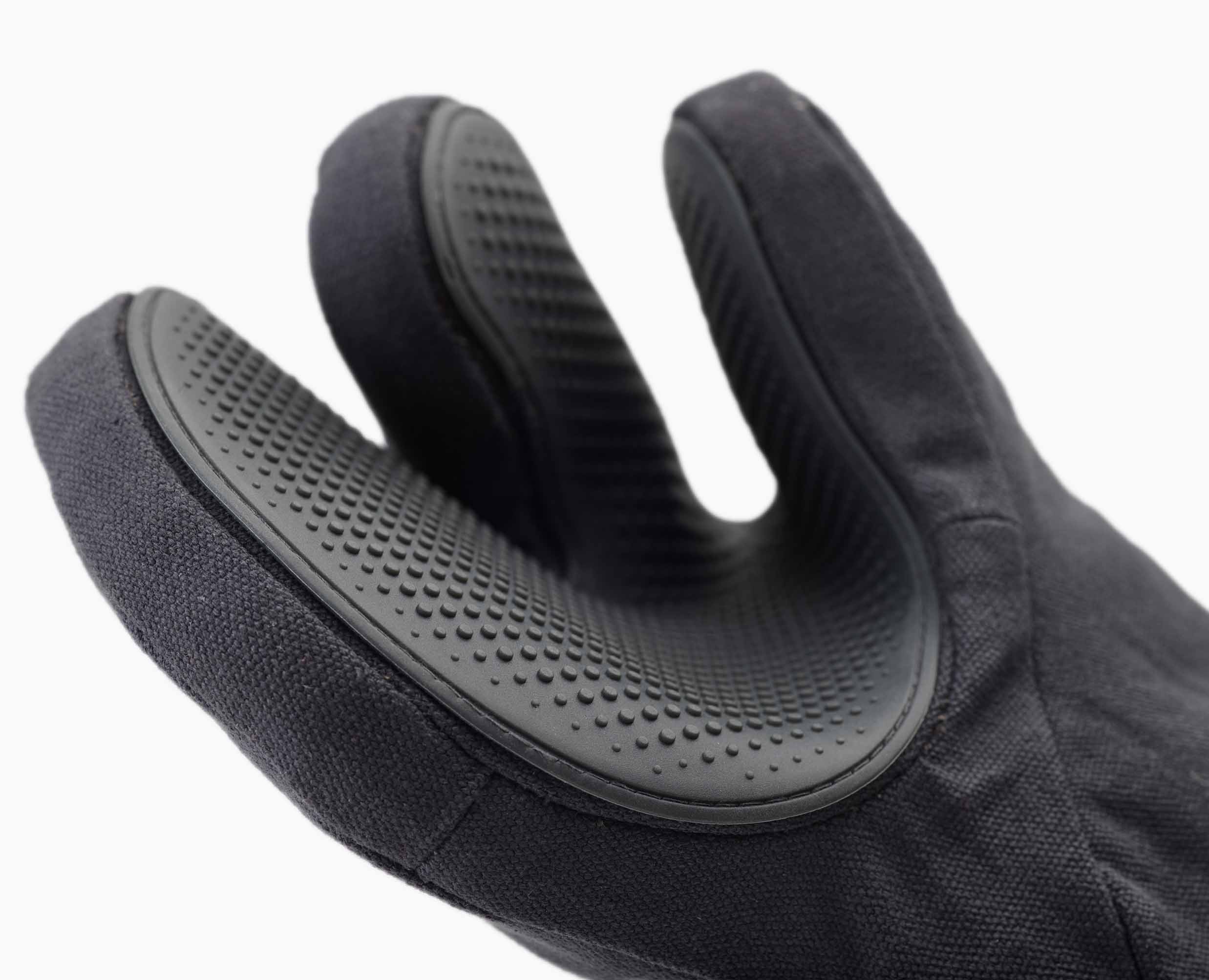 joseph-joseph-pinch-easy-grip-set-of-2-grey-oven-gloves image 4