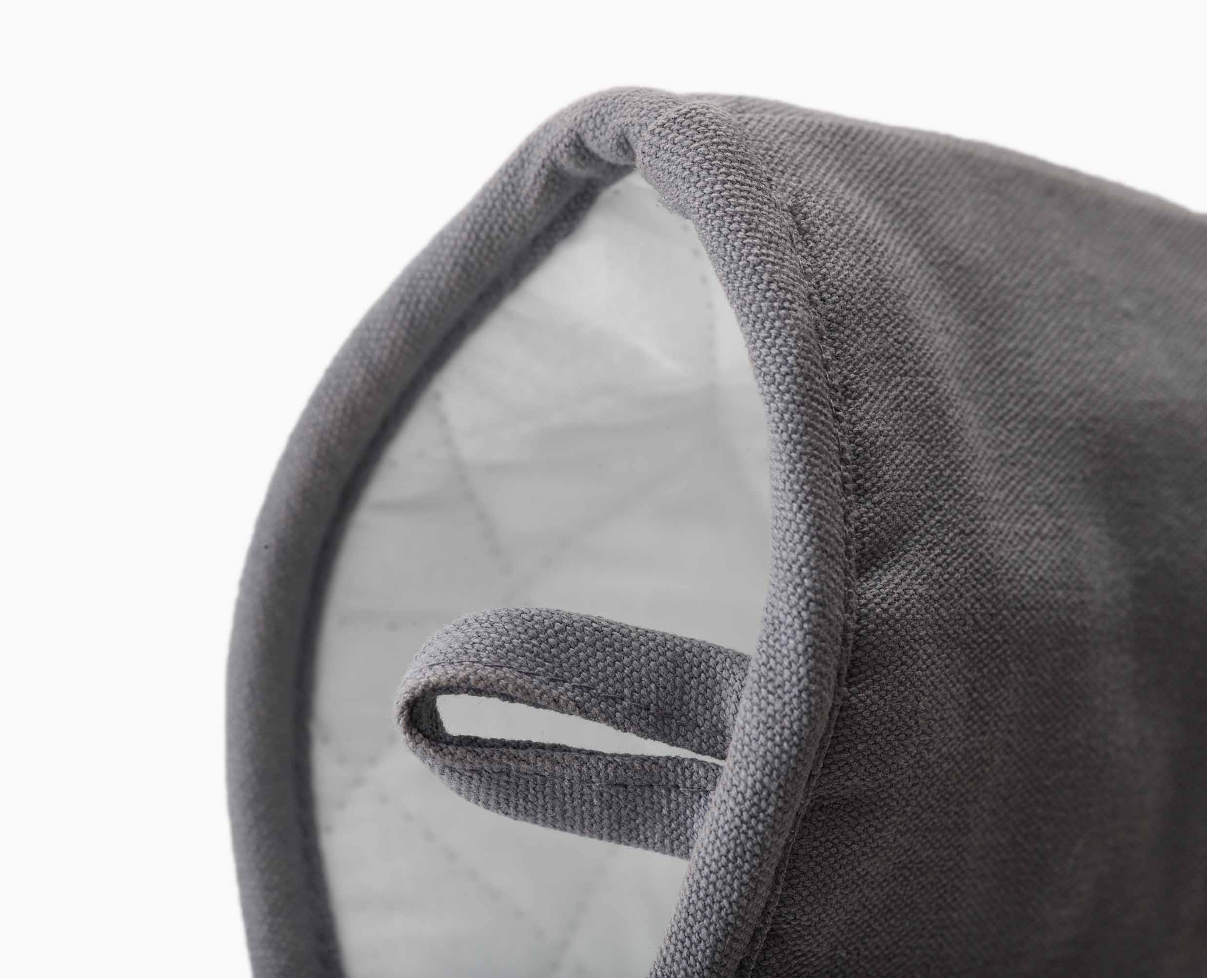 joseph-joseph-pinch-easy-grip-set-of-2-grey-oven-gloves image 7