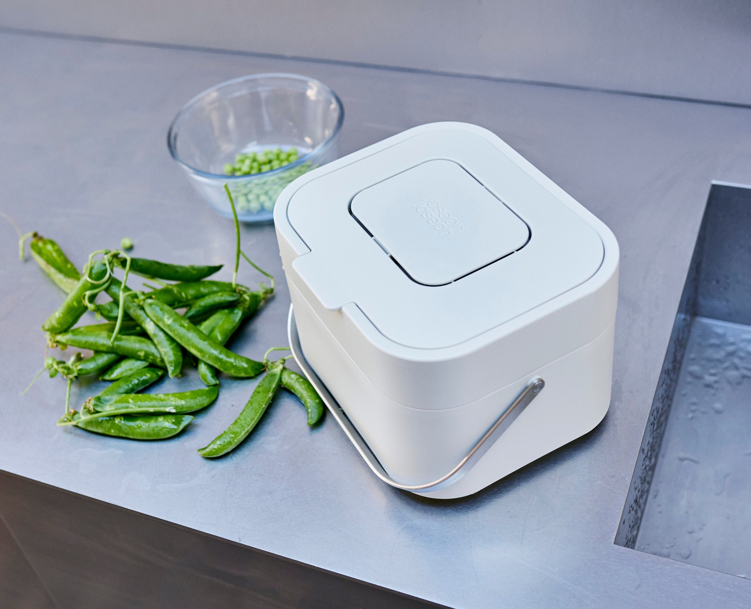 joseph-joseph-stack-4l-stone-food-waste-caddy-with-ventilated-design image 3