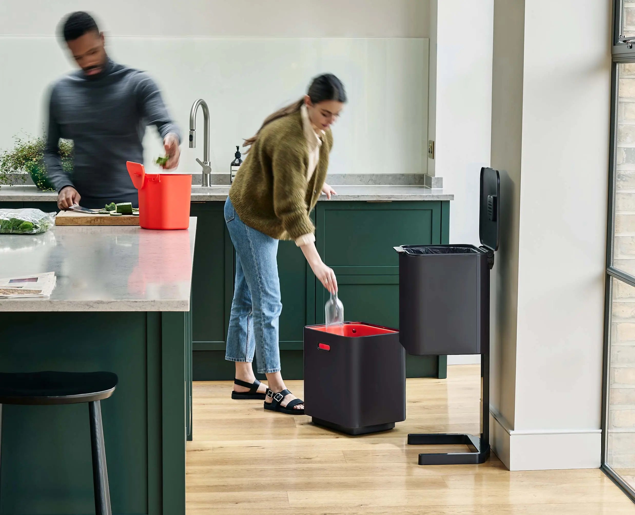 joseph-joseph-totem-max-60l-black-waste-recycling-bin-dual-compartment-with-odou image 3