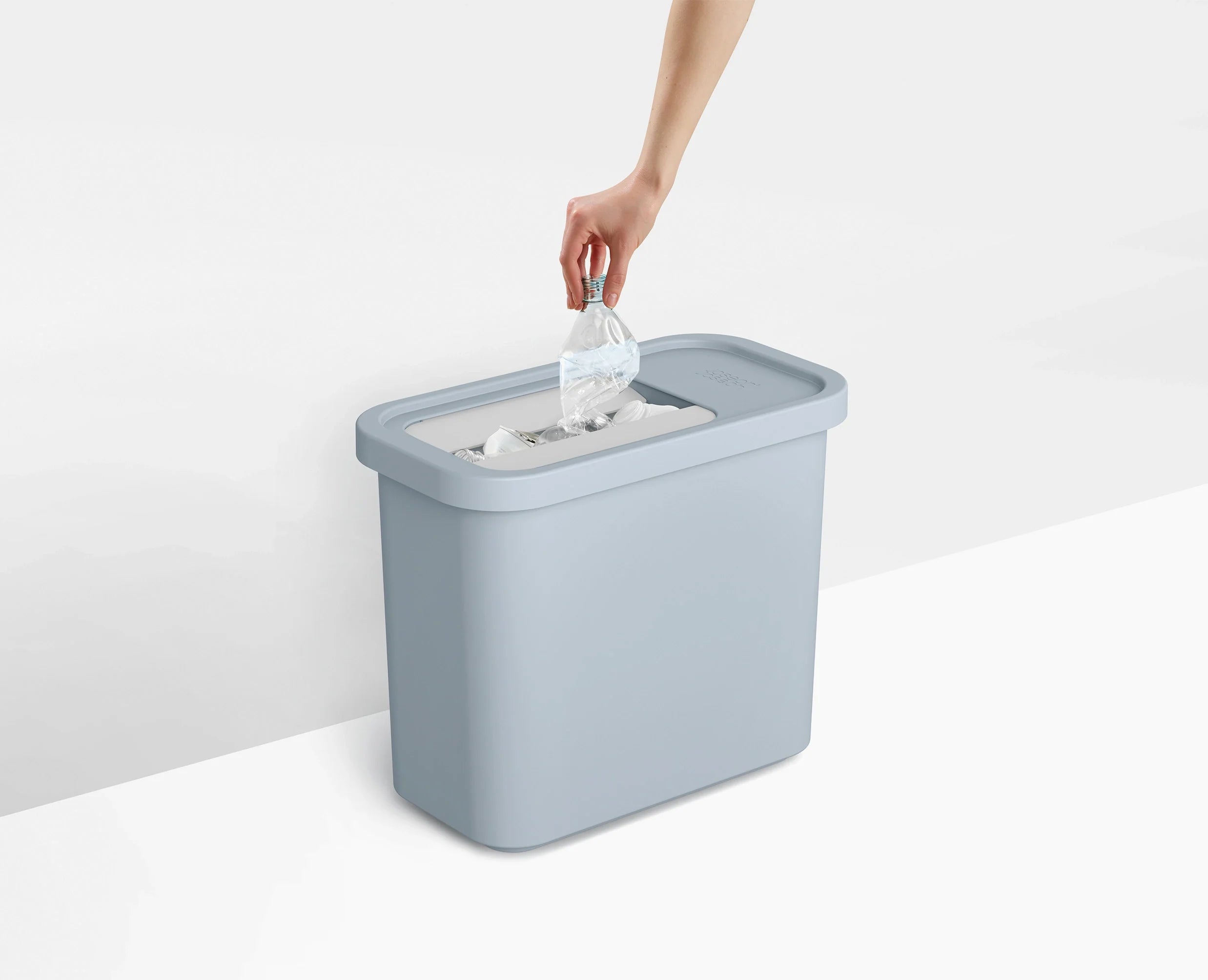 joseph-joseph-gorecycle-32l-light-blue-recycling-collector image 4