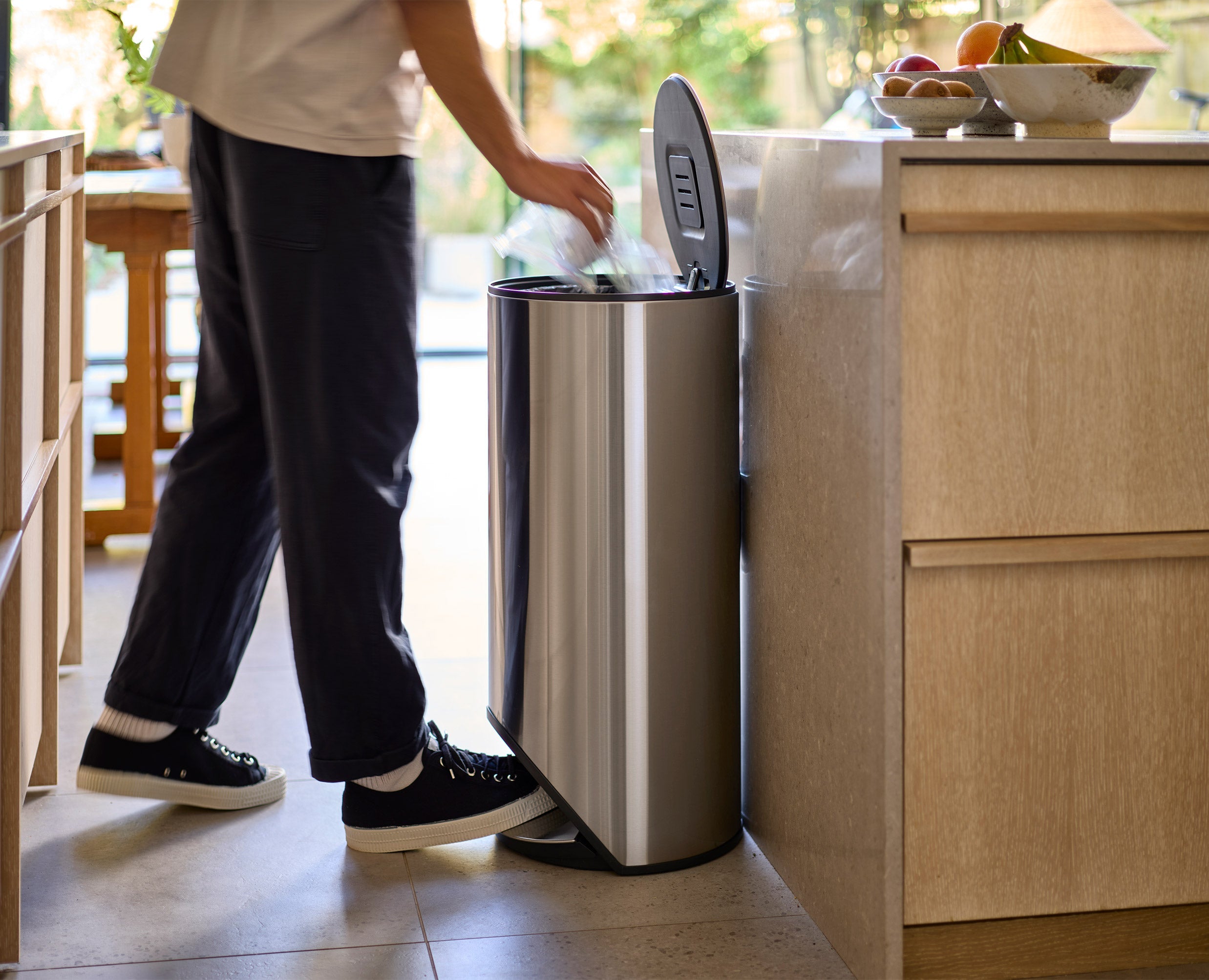 joseph-joseph-arc-30l-easy-push-stainless-steel-pedal-bin-starter-set-with-odour image 2