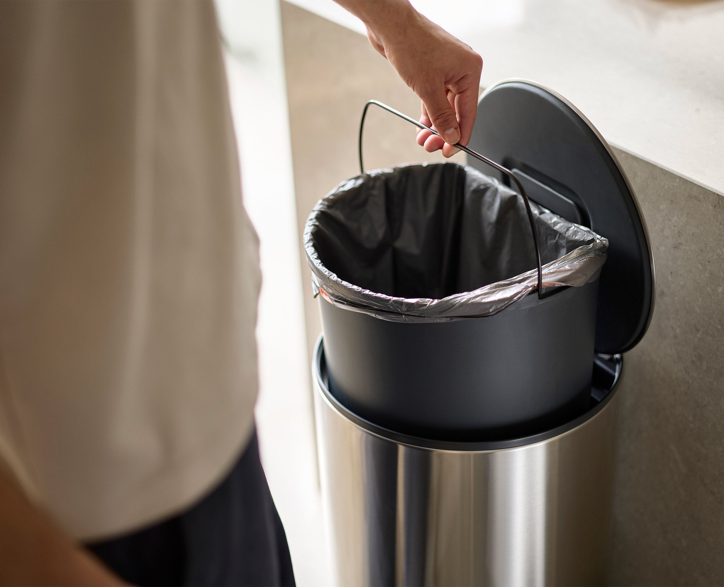 joseph-joseph-arc-30l-easy-push-stainless-steel-pedal-bin-starter-set-with-odour image 5