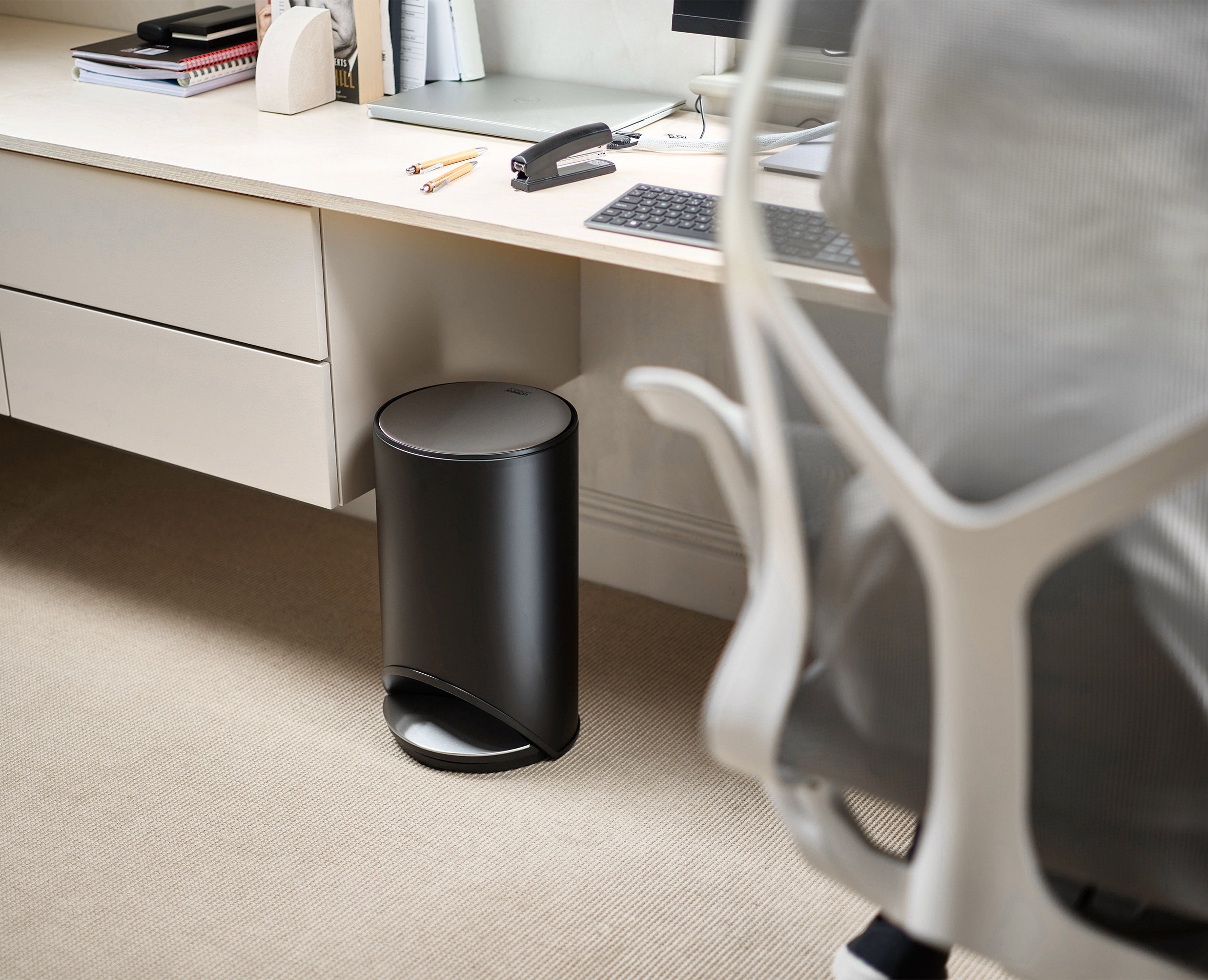 joseph-joseph-arc-10l-easy-push-matt-black-pedal-bin-starter-set-with-recycled-l image 2