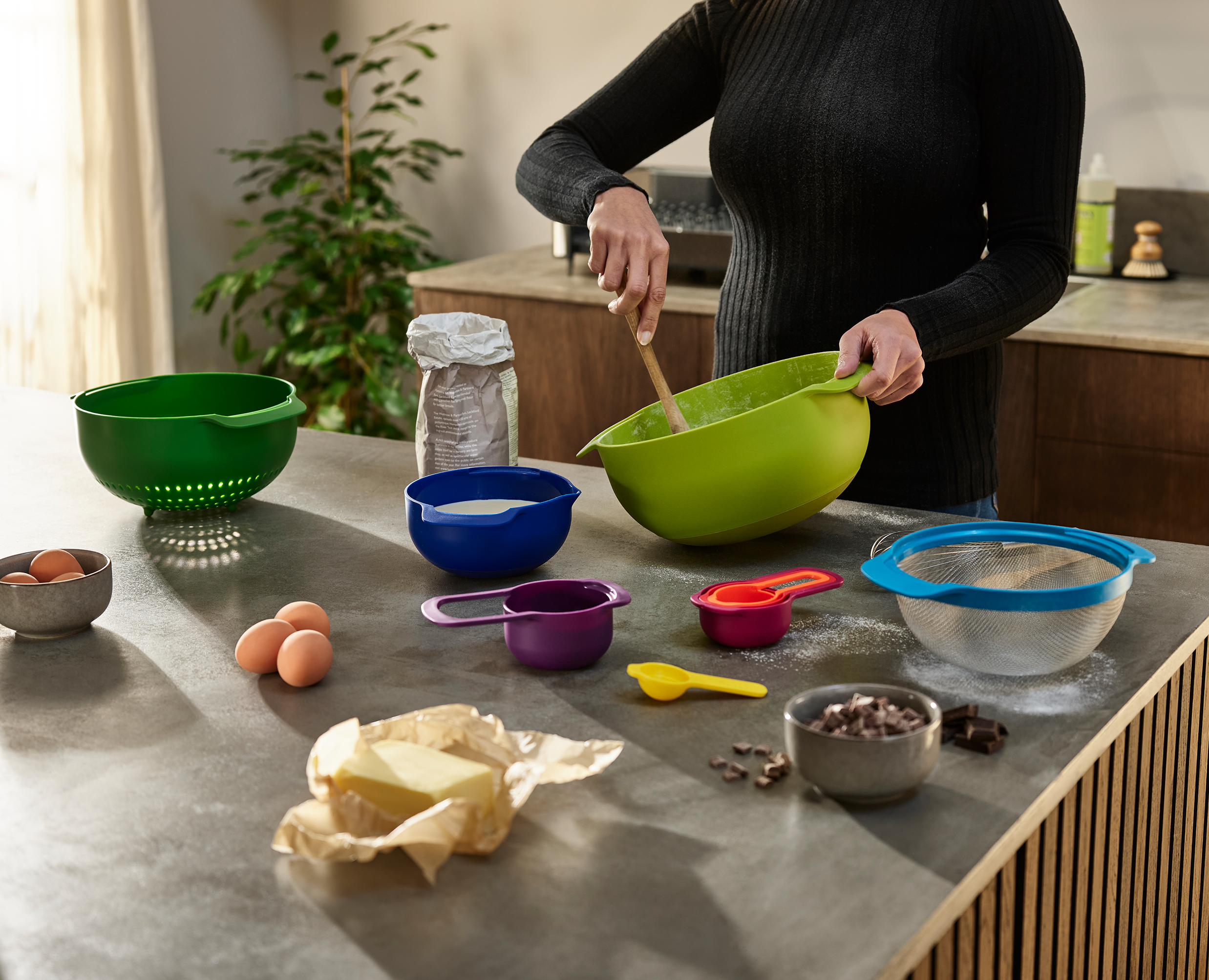 joseph-joseph-nest-9-plus-multicolour-bowl-set-2-mixing-bowls-colander-sieve-5-m image 2