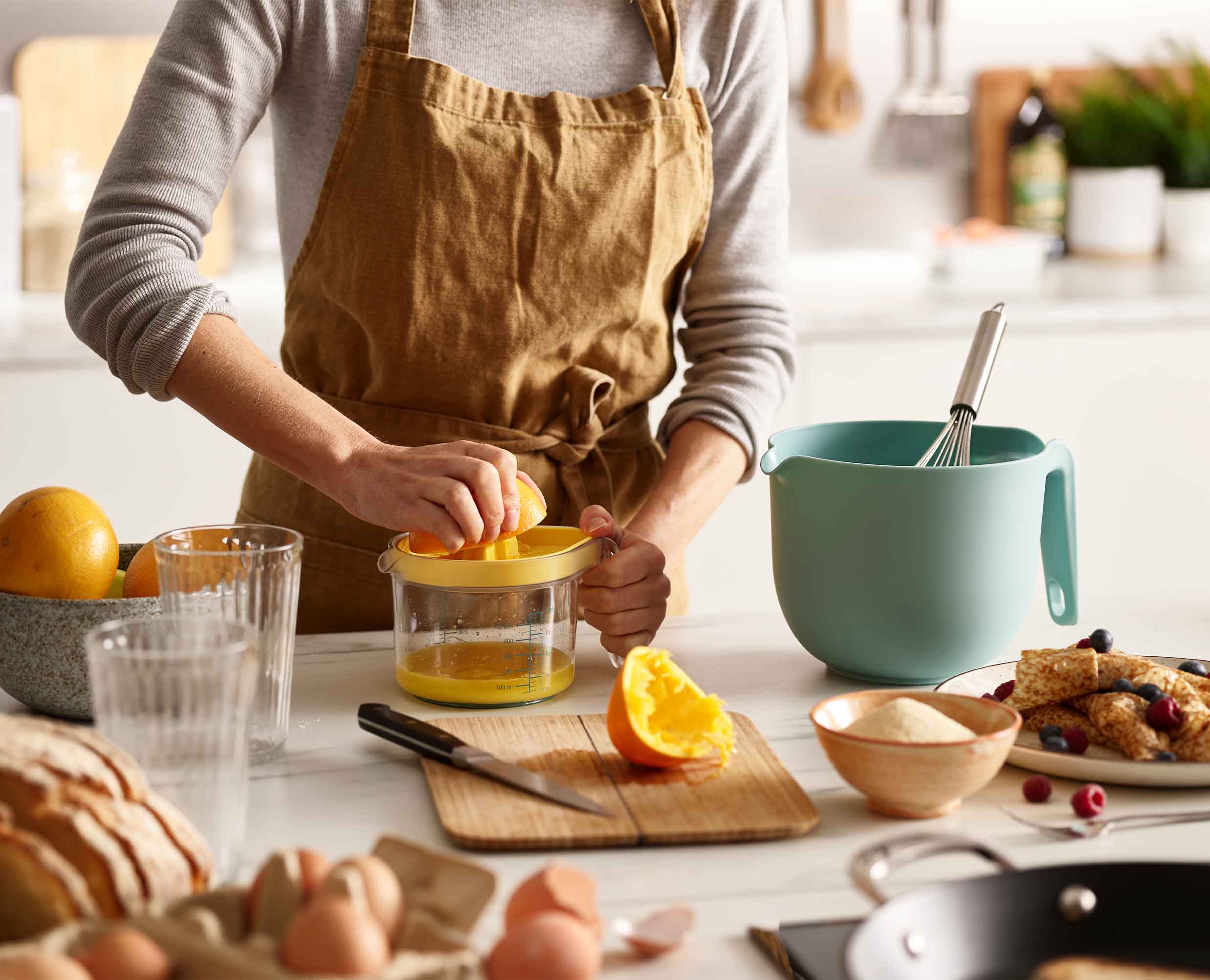 joseph-joseph-nest-trio-3-piece-opal-food-preparation-set-space-saving-jugs-and- image 3