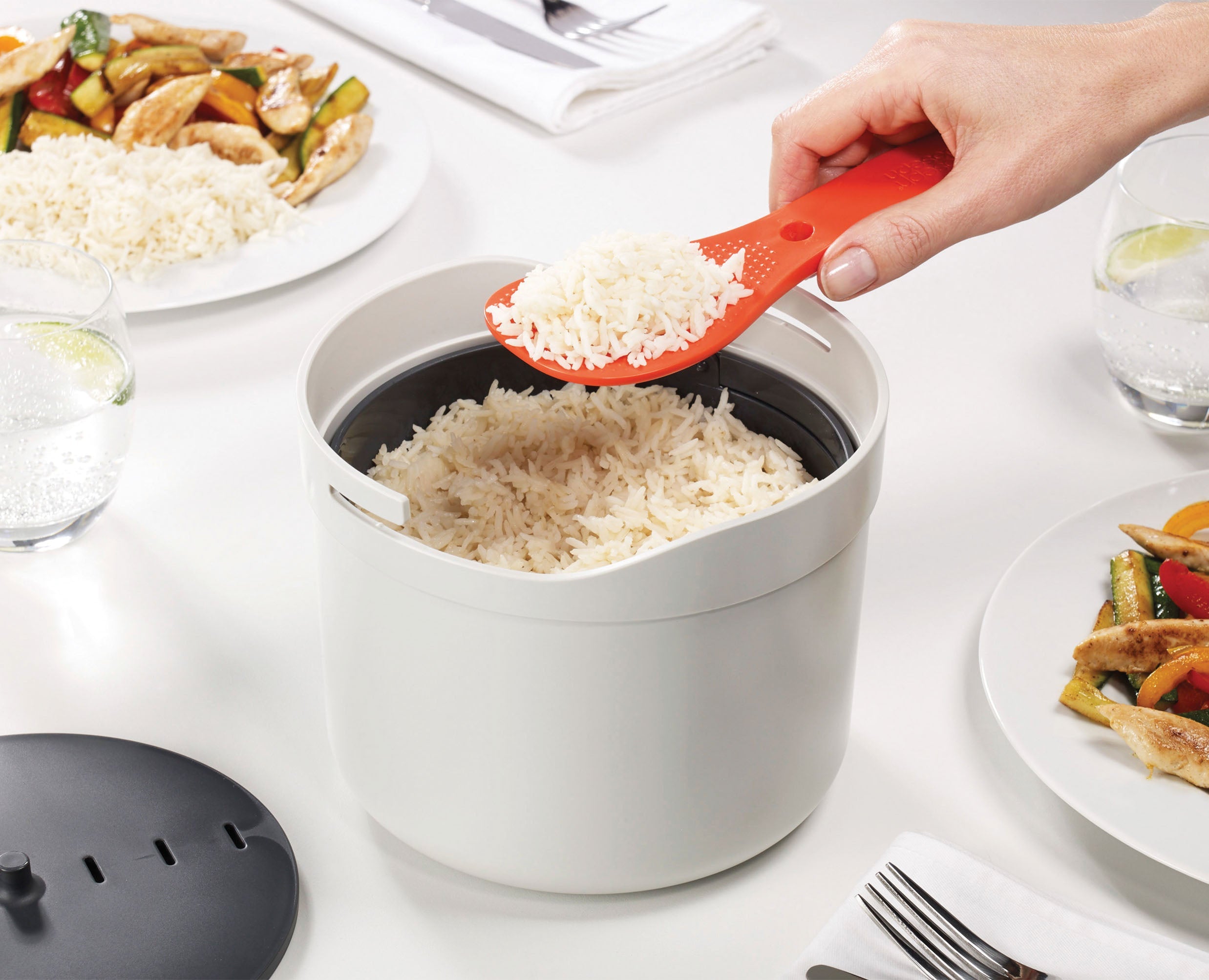 joseph-joseph-m-cuisine-white-microwave-rice-cooker-2l-with-colander-measuring-c image 3