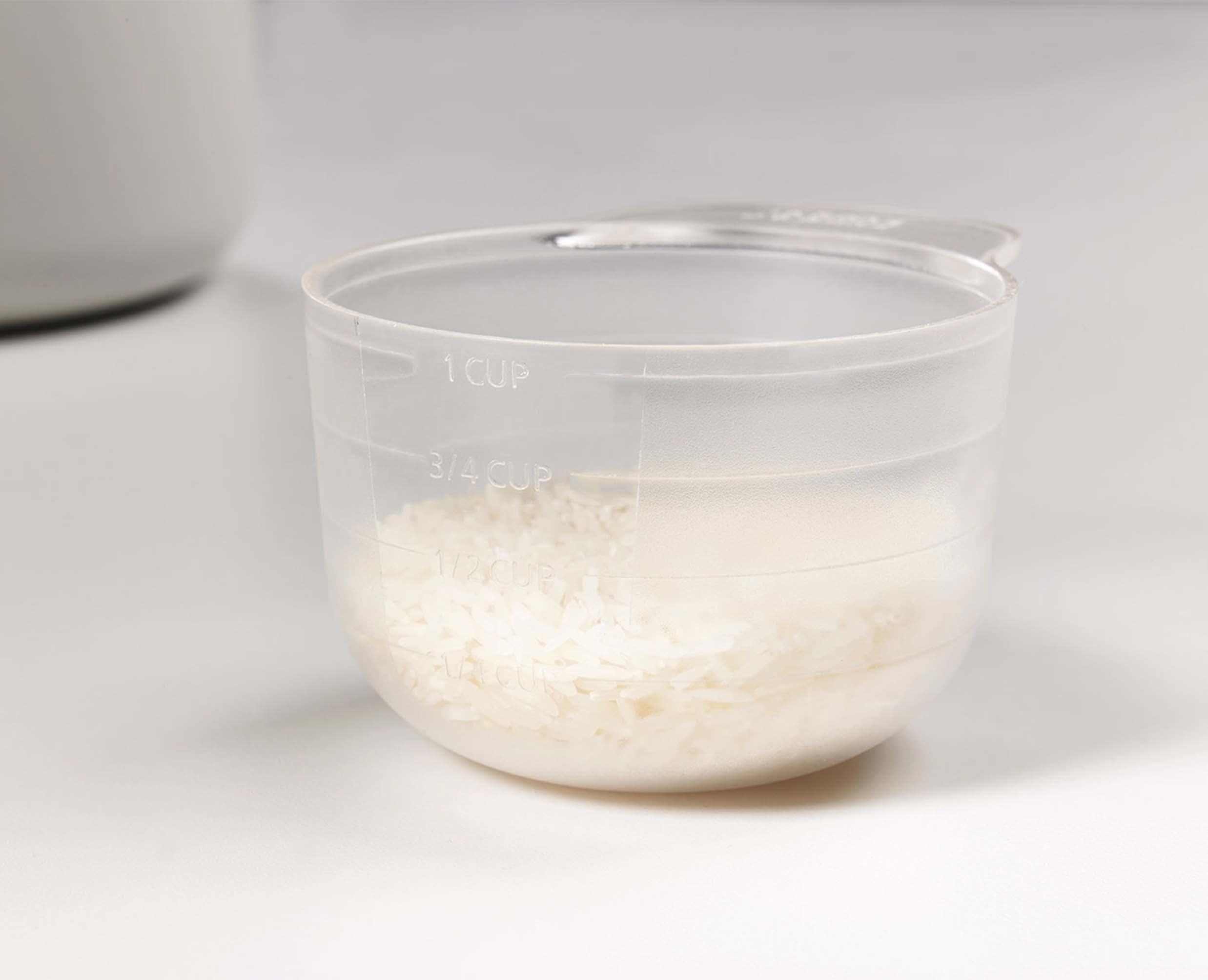 joseph-joseph-m-cuisine-white-microwave-rice-cooker-2l-with-colander-measuring-c image 4