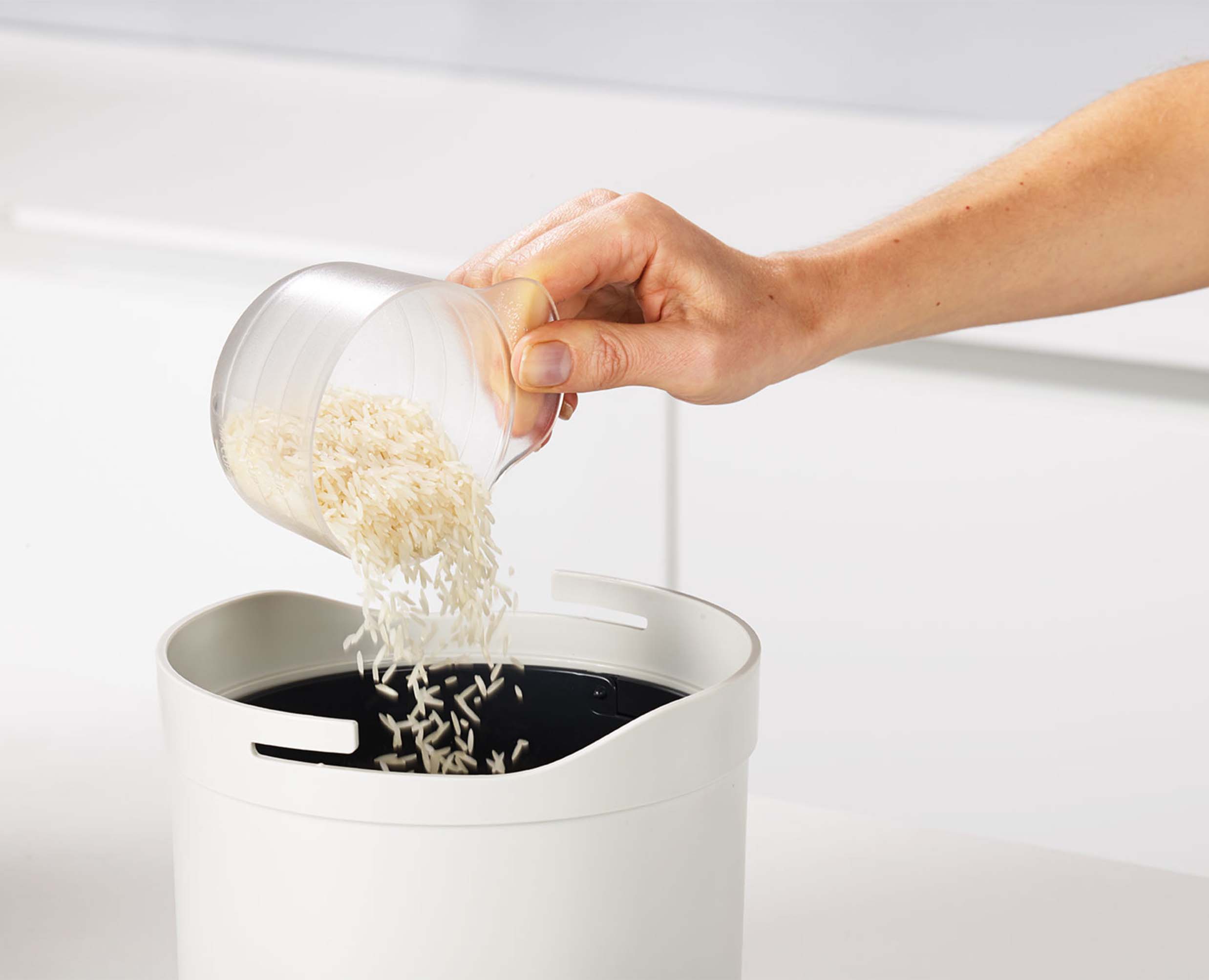 joseph-joseph-m-cuisine-white-microwave-rice-cooker-2l-with-colander-measuring-c image 5