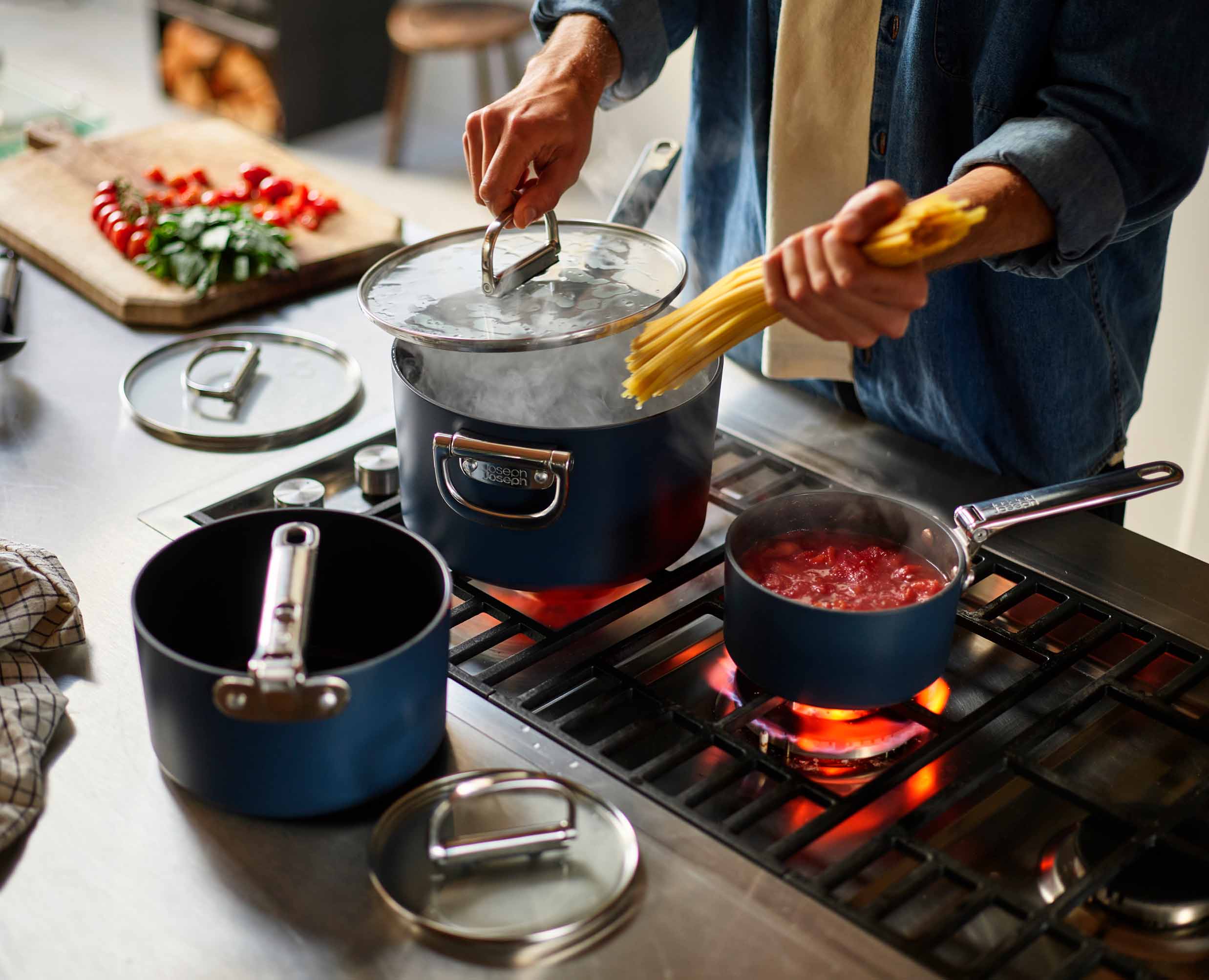 joseph-joseph-space-folding-handle-ceramic-non-stick-15cm-blue-saucepan-lid-spac image 3