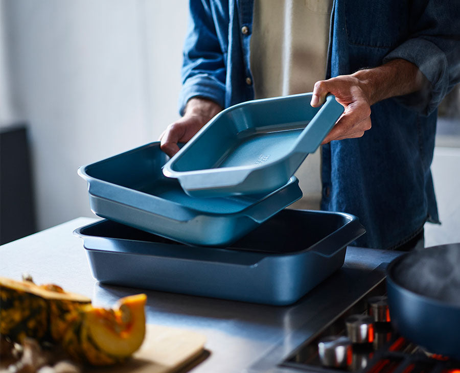 joseph-joseph-nest-oven-non-stick-large-blue-roasting-tray-with-easy-pull-handle image 2