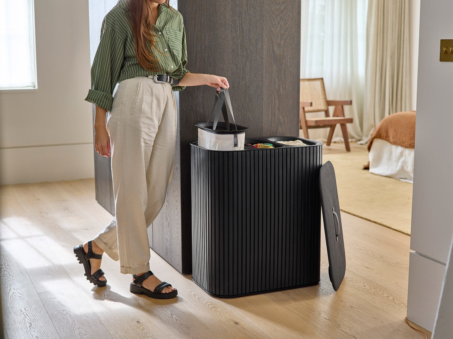 joseph-joseph-tota-trio-luxe-90l-laundry-separation-basket-with-three-removable- image 3