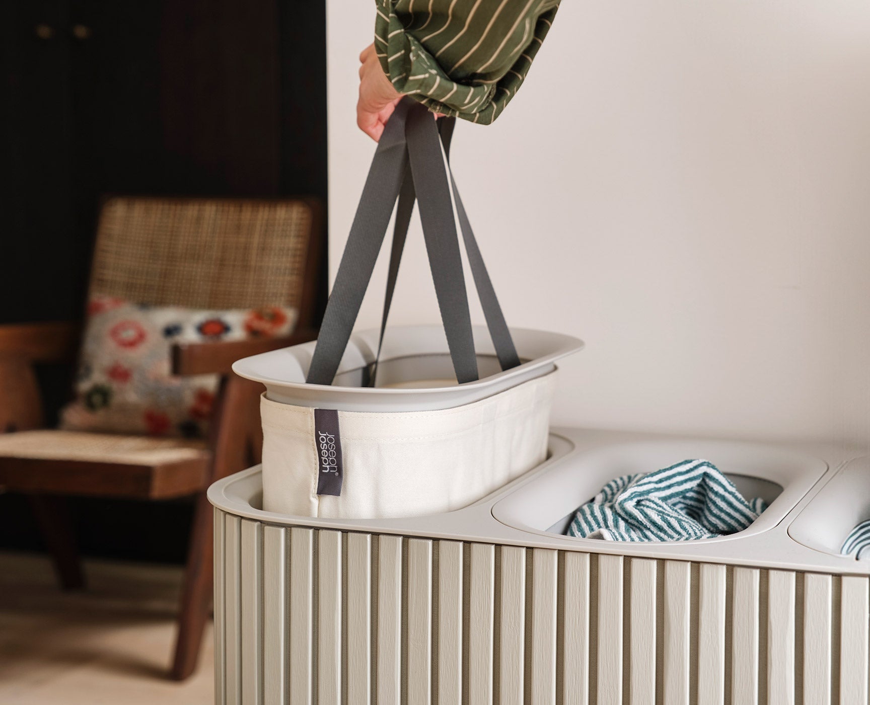 joseph-joseph-tota-trio-luxe-90l-ecru-laundry-separation-basket-with-bamboo-exte image 5