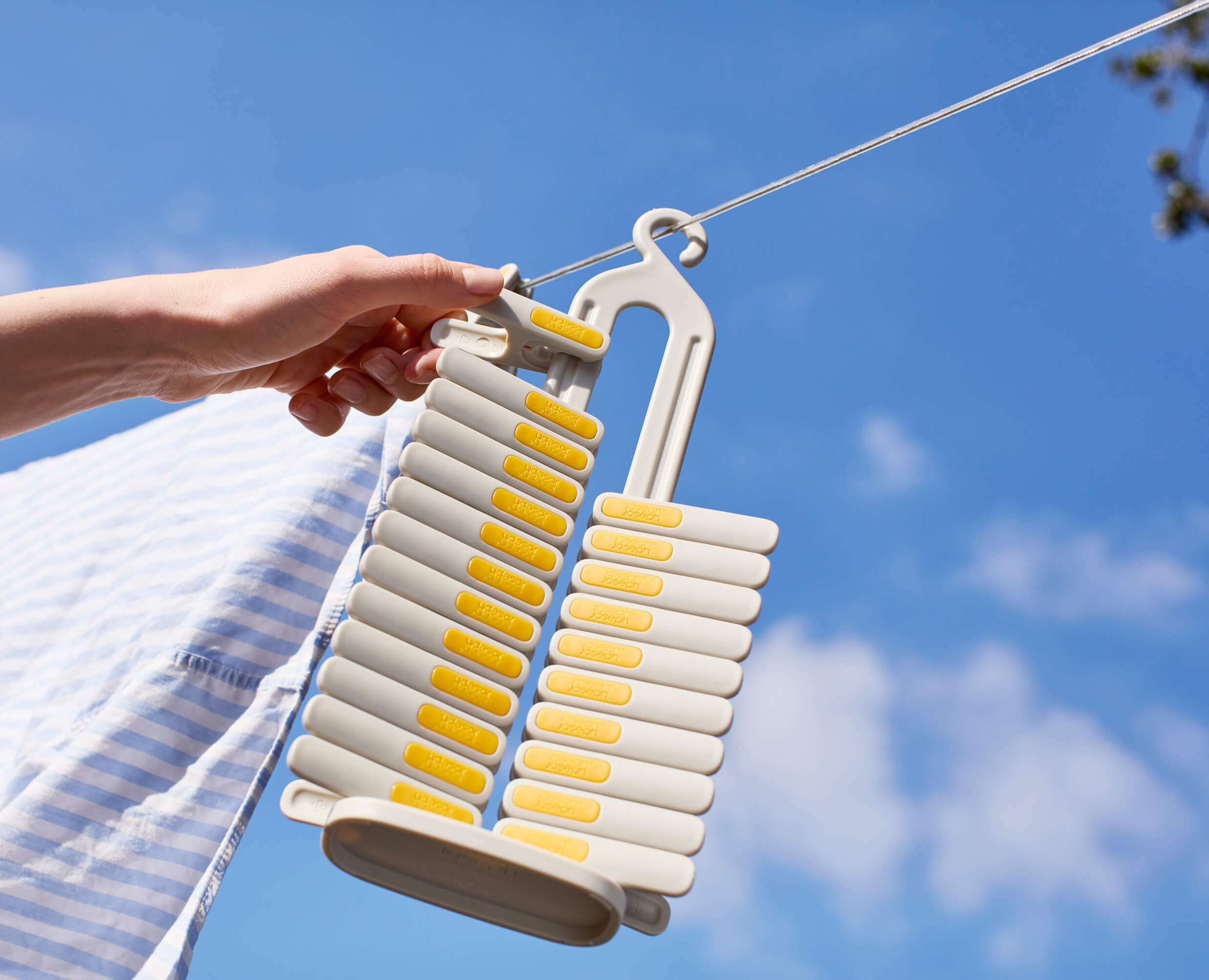 joseph-joseph-2-piece-hold-all-45l-outdoor-laundry-basket-peg-set image 5