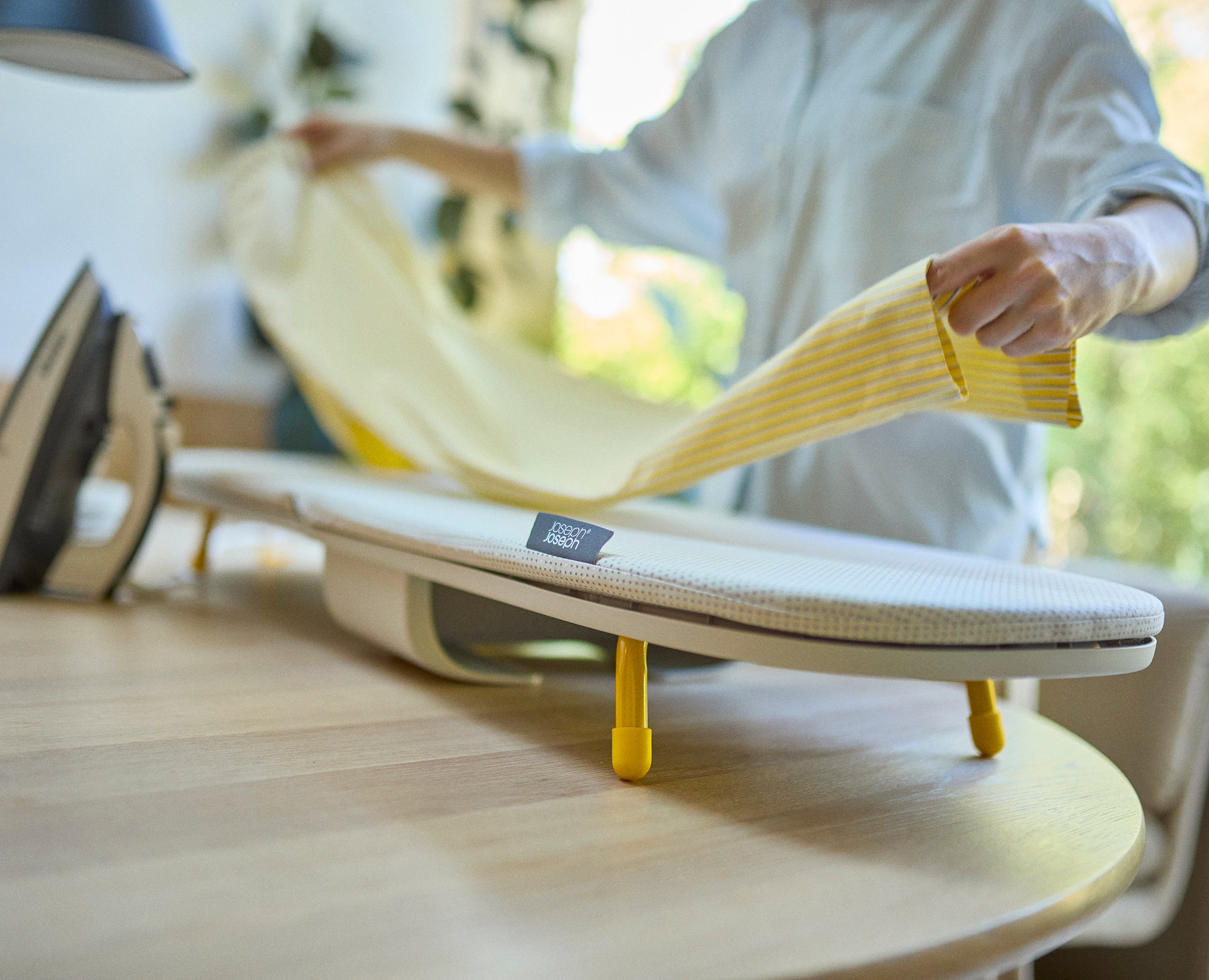 joseph-joseph-pocket-max-110cm-folding-ecru-ironing-board image 5